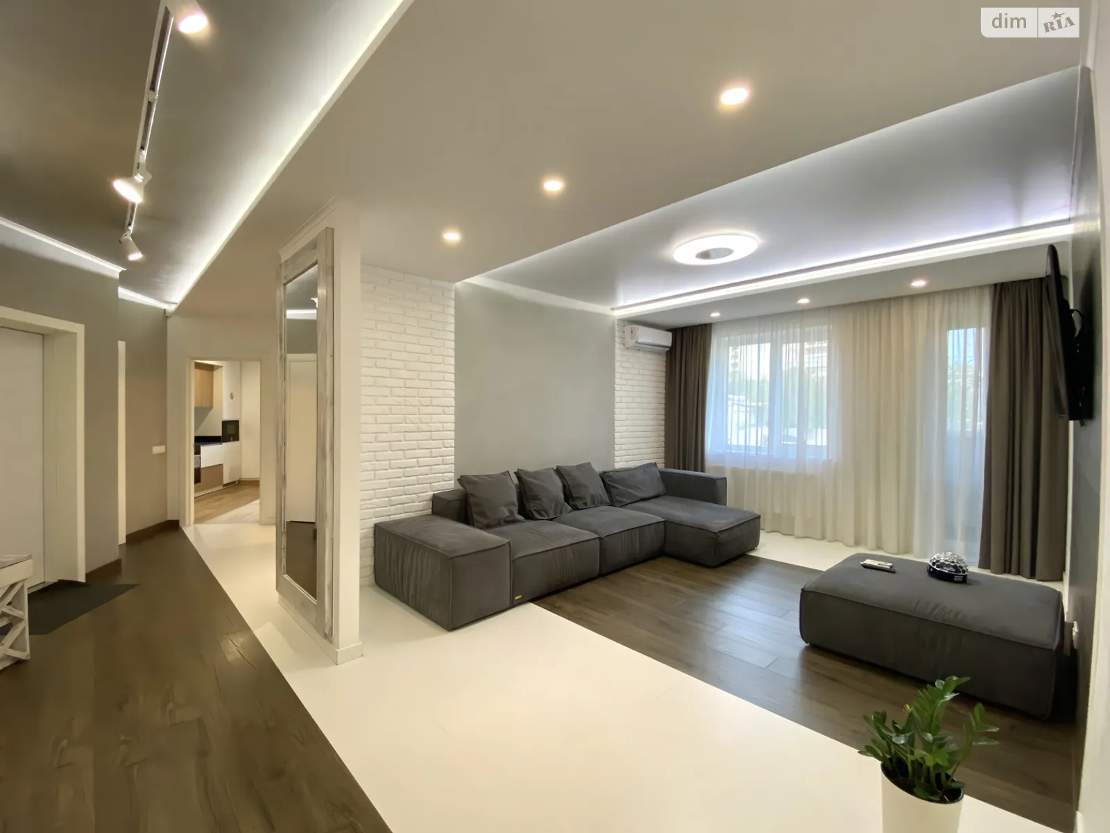 Продается 3-комнатная квартира 90 кв. м в Виннице, ул. Зодчих, 1А - фото 1