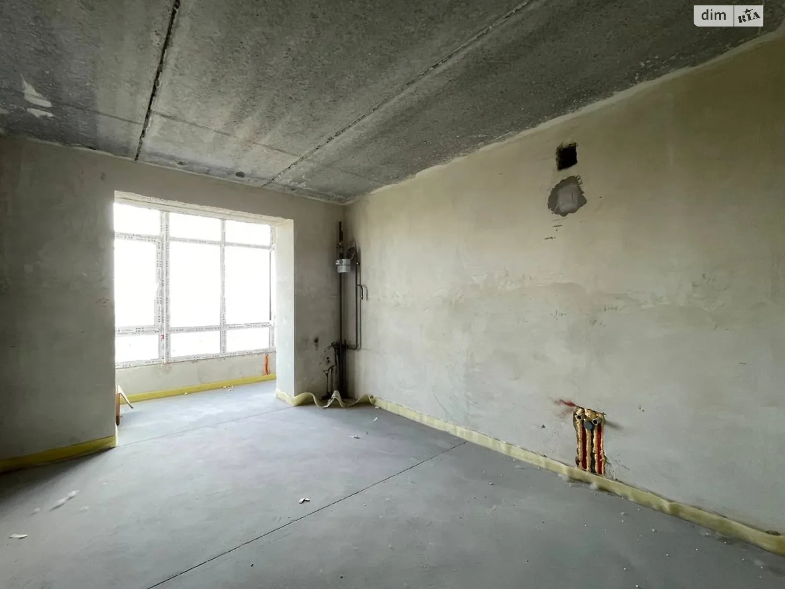 Продается 2-комнатная квартира 70.8 кв. м в Ивано-Франковске, ул. Приозерная, 57 - фото 1