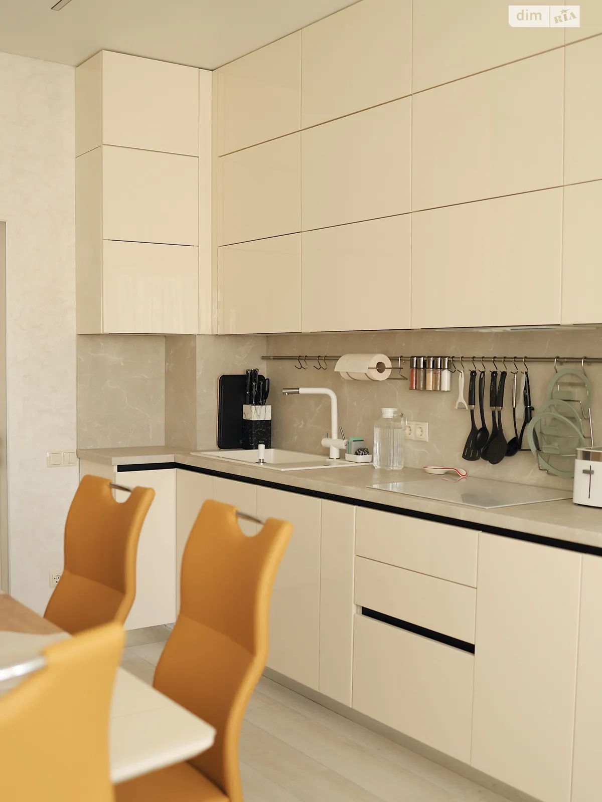 Продается 1-комнатная квартира 47.3 кв. м в Ужгороде, ул. Гленца, 8 - фото 1