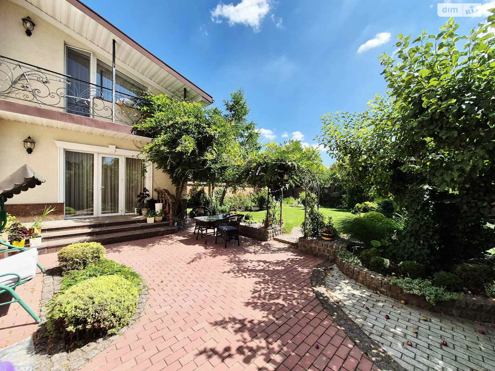 Продается дом на 2 этажа 194.7 кв. м с беседкой, цена: 228000 $ - фото 1