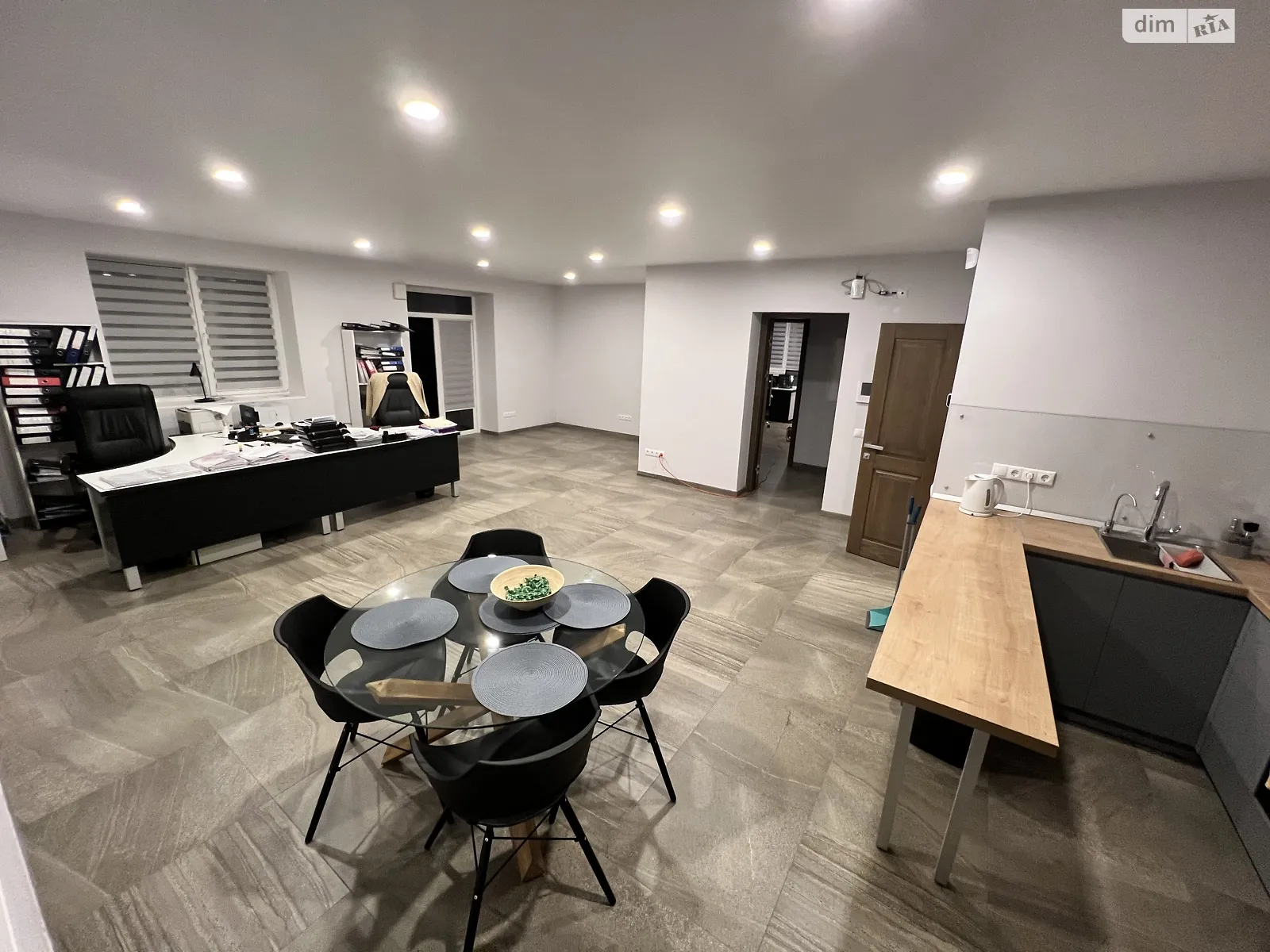 Продается офис 150 кв. м в бизнес-центре, цена: 304000 $ - фото 1