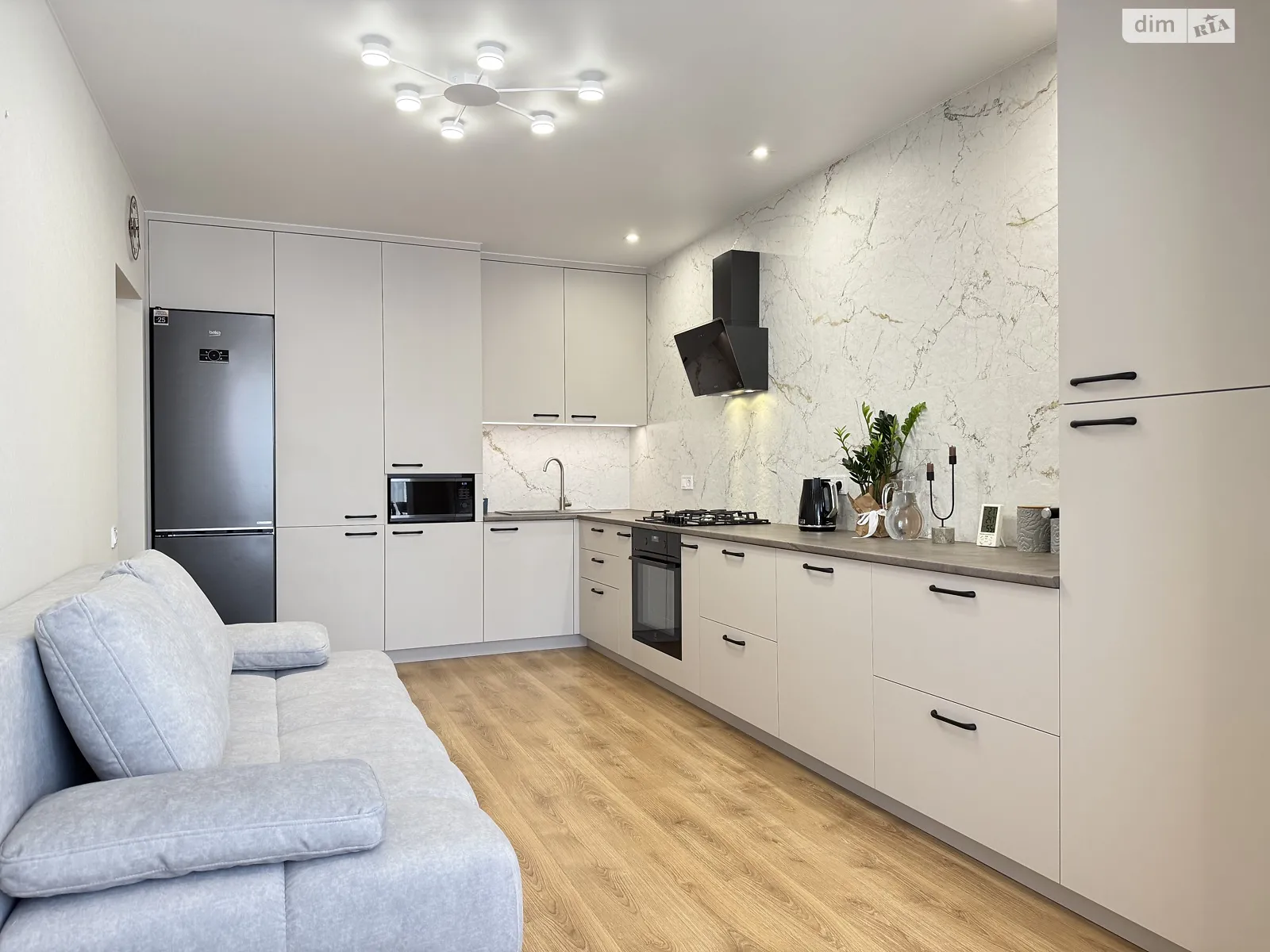 Продается 3-комнатная квартира 88 кв. м в Ровно, ул. Студенческая, 24А - фото 1