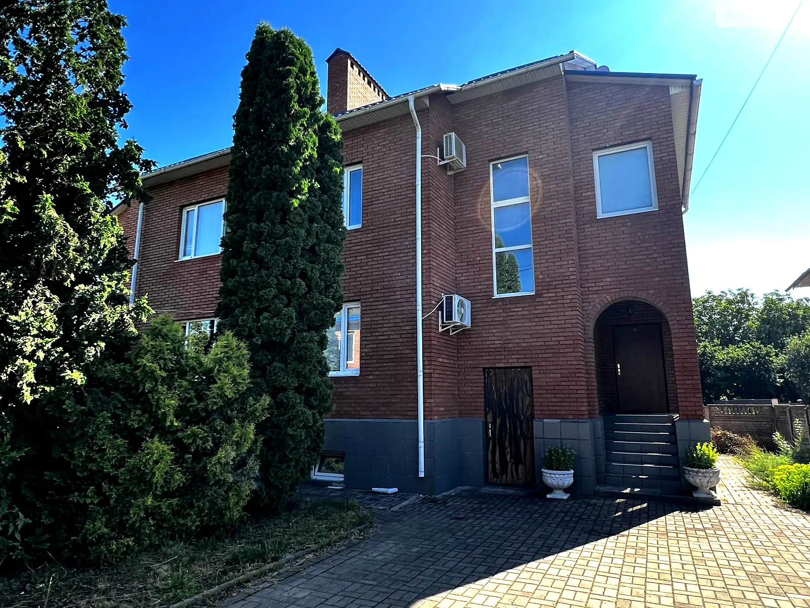 Сдается в аренду дом на 3 этажа 270 кв. м с мансардой, цена: 36000 грн - фото 1