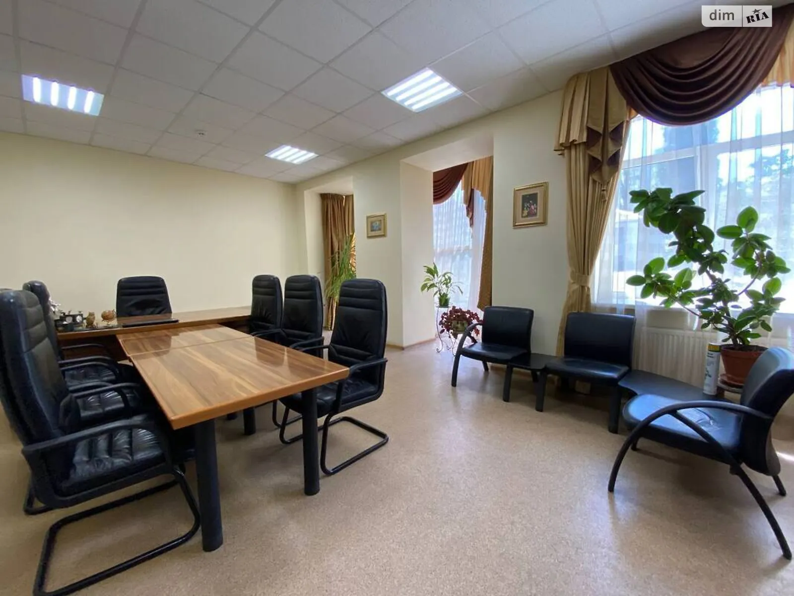 Сдается в аренду офис 45 кв. м в бизнес-центре, цена: 25000 грн - фото 1