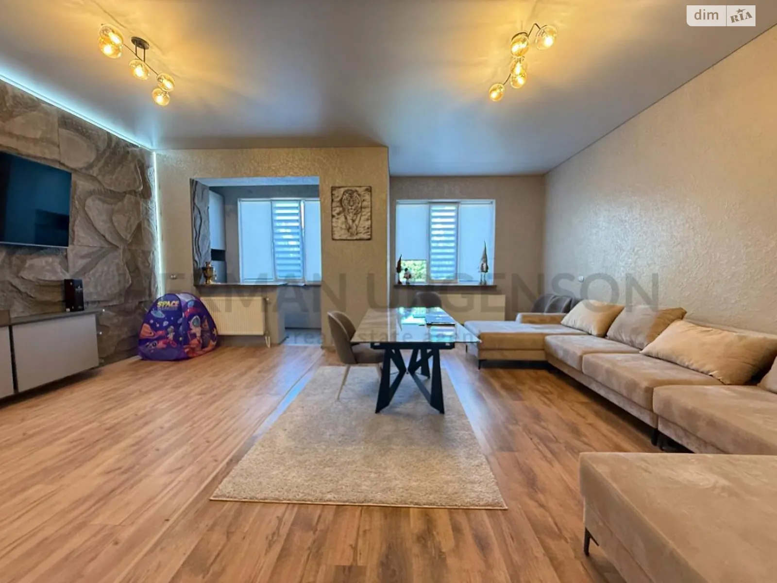 Продается дом на 2 этажа 296 кв. м с подвалом, цена: 235000 $ - фото 1