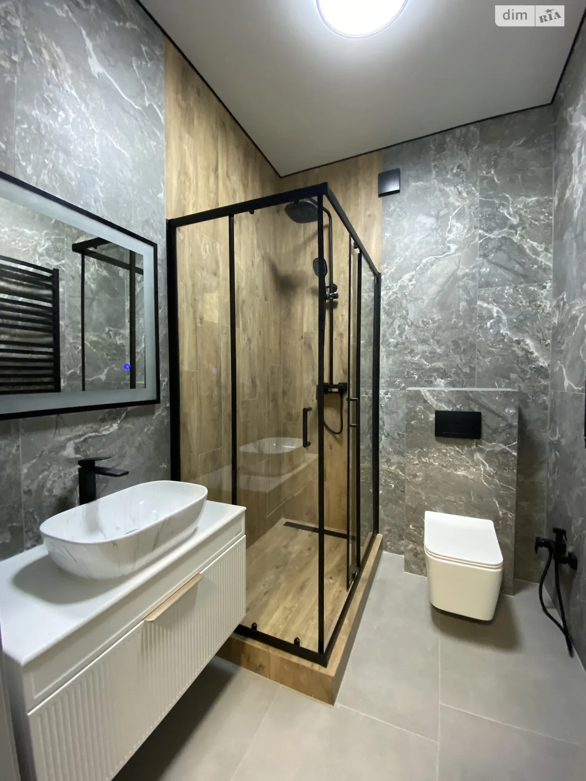 Продается 1-комнатная квартира 48 кв. м в Черновцах, ул. Международная, 41 - фото 1