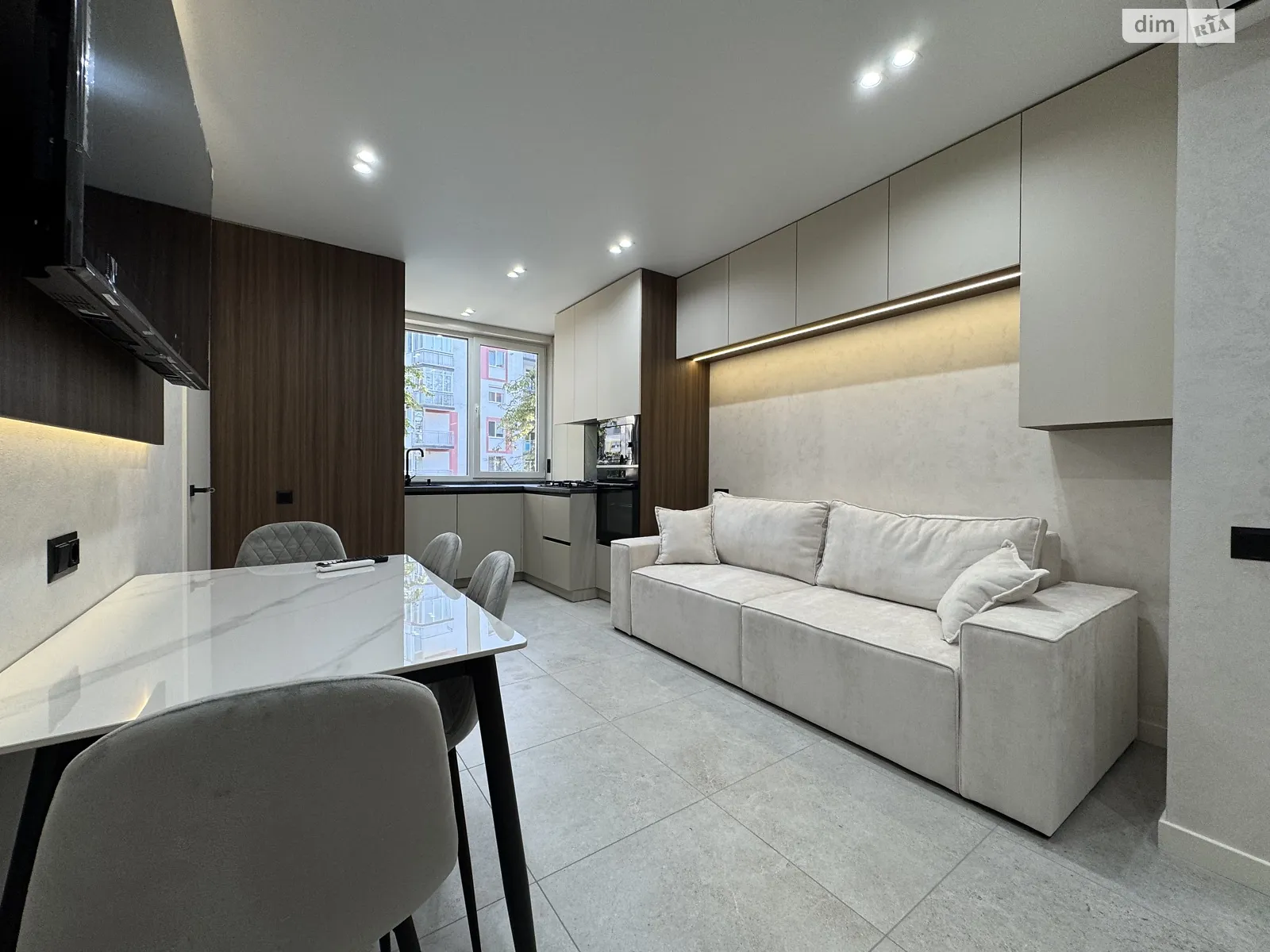 Продается 1-комнатная квартира 37 кв. м в Ивано-Франковске, ул. Национальной Гвардии, 3 - фото 1