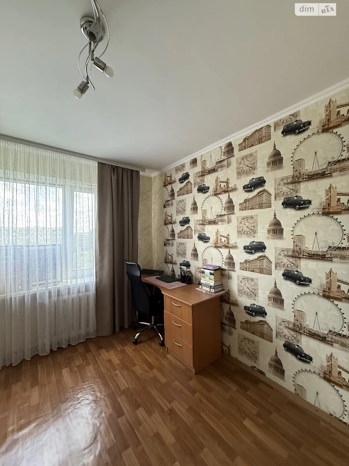 Продается 2-комнатная квартира 55 кв. м в Павлограде, ул. Центральная, 40 - фото 1