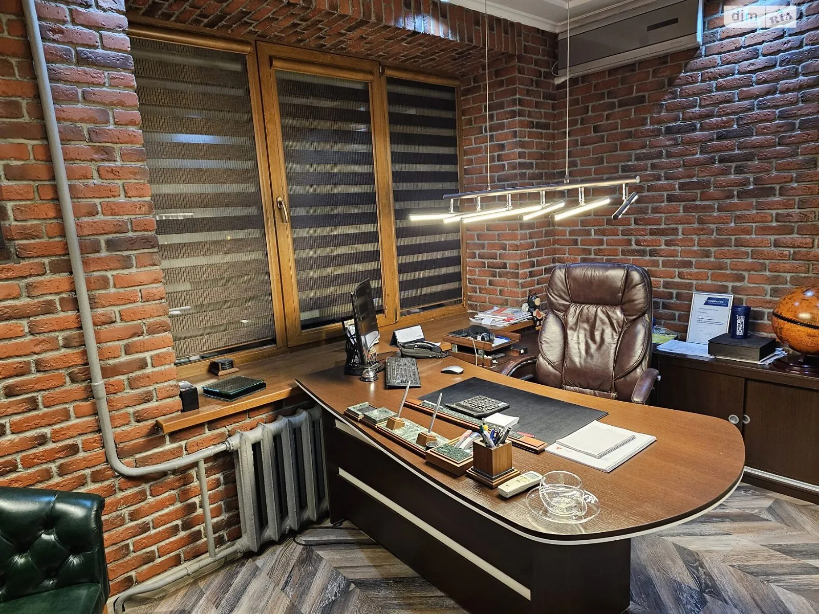 Продается офис 144 кв. м в бизнес-центре, цена: 60000 $ - фото 1
