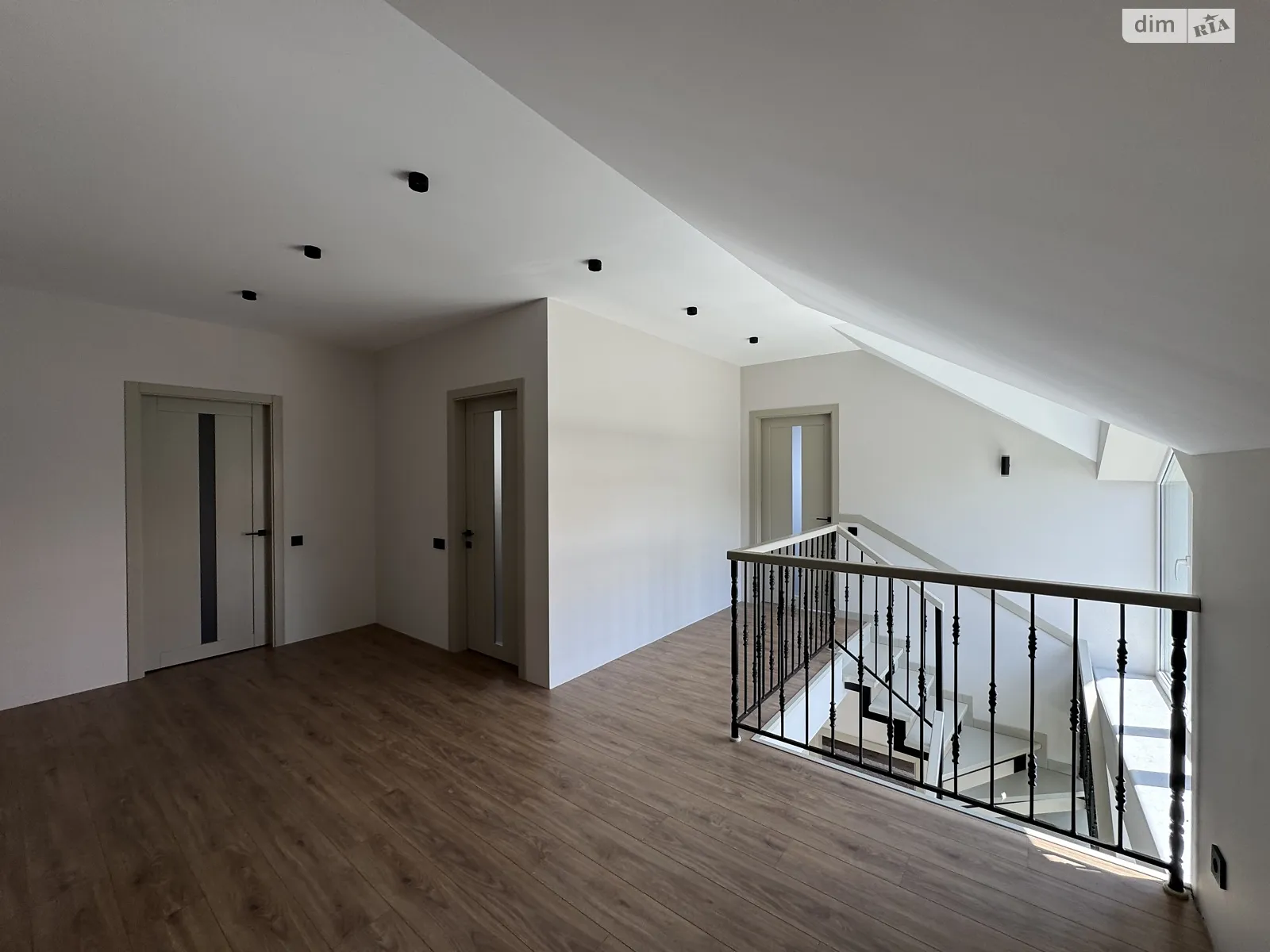 Продается дом на 2 этажа 243.4 кв. м с бассейном, цена: 200000 $ - фото 1