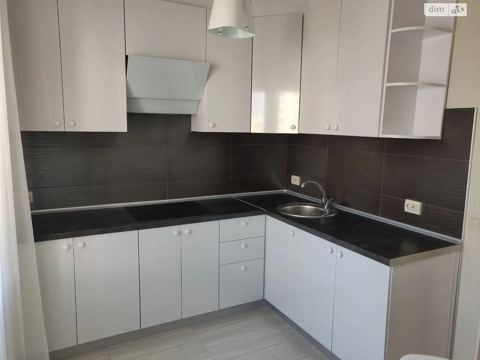 Продается 1-комнатная квартира 39 кв. м в Киеве, ул. Лариси Руденко, 3Б - фото 1