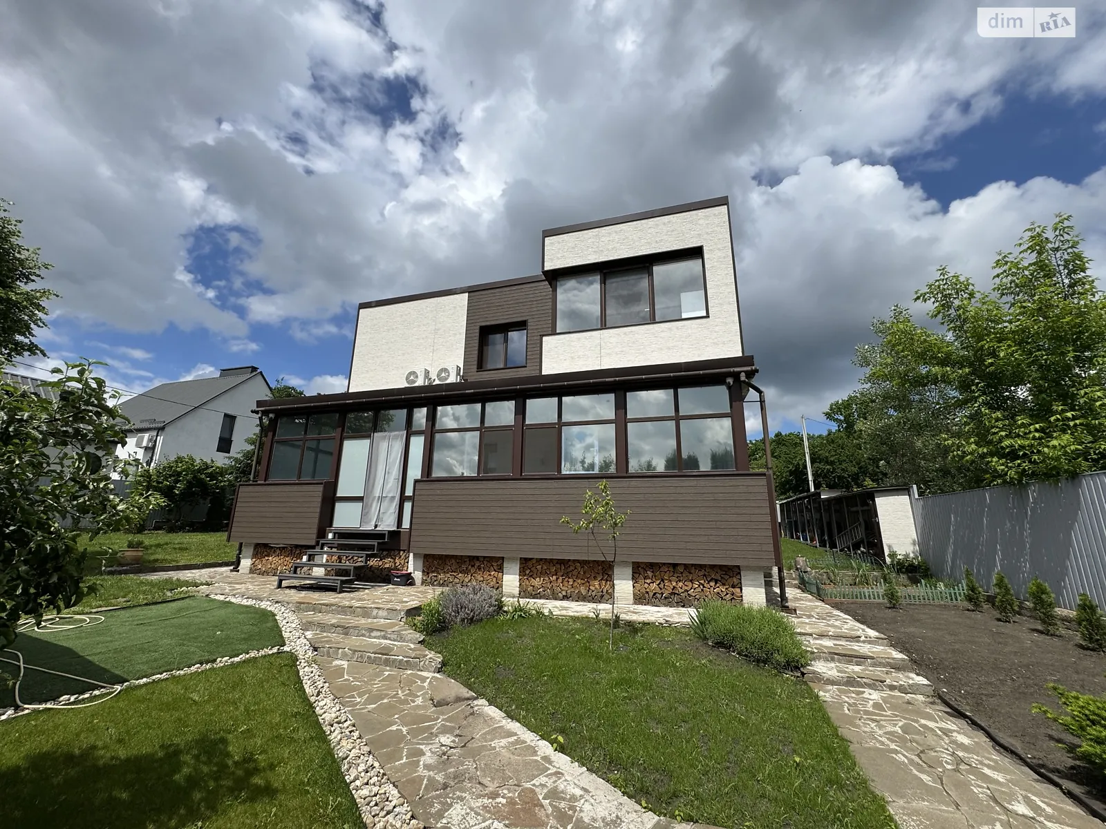Продается дом на 2 этажа 250 кв. м с беседкой, цена: 480000 $ - фото 1