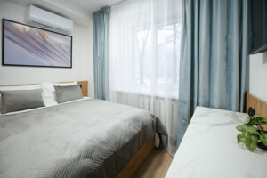 Аренда посуточная квартиры, Киев, р‑н. Печерск, ст.м. Арсенальная, Лаврская улица, дом 4