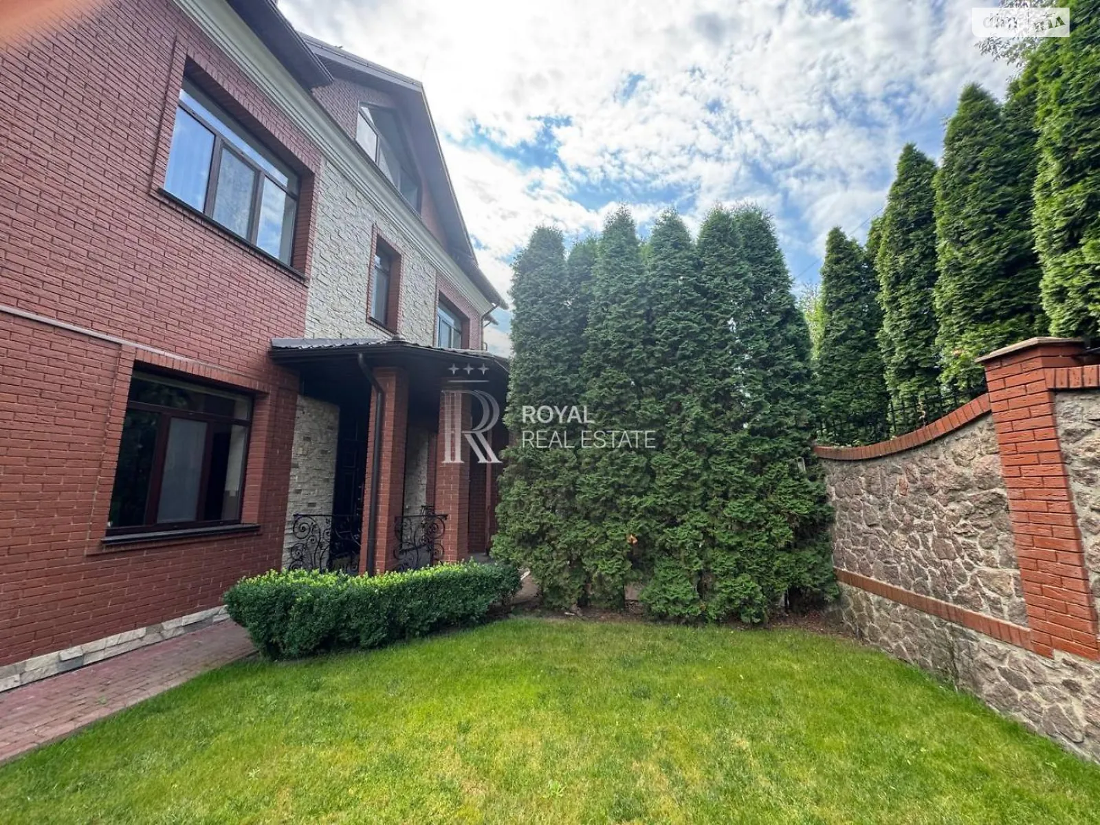 Сдается в аренду дом на 3 этажа 512 кв. м с бассейном, цена: 8800 $ - фото 1