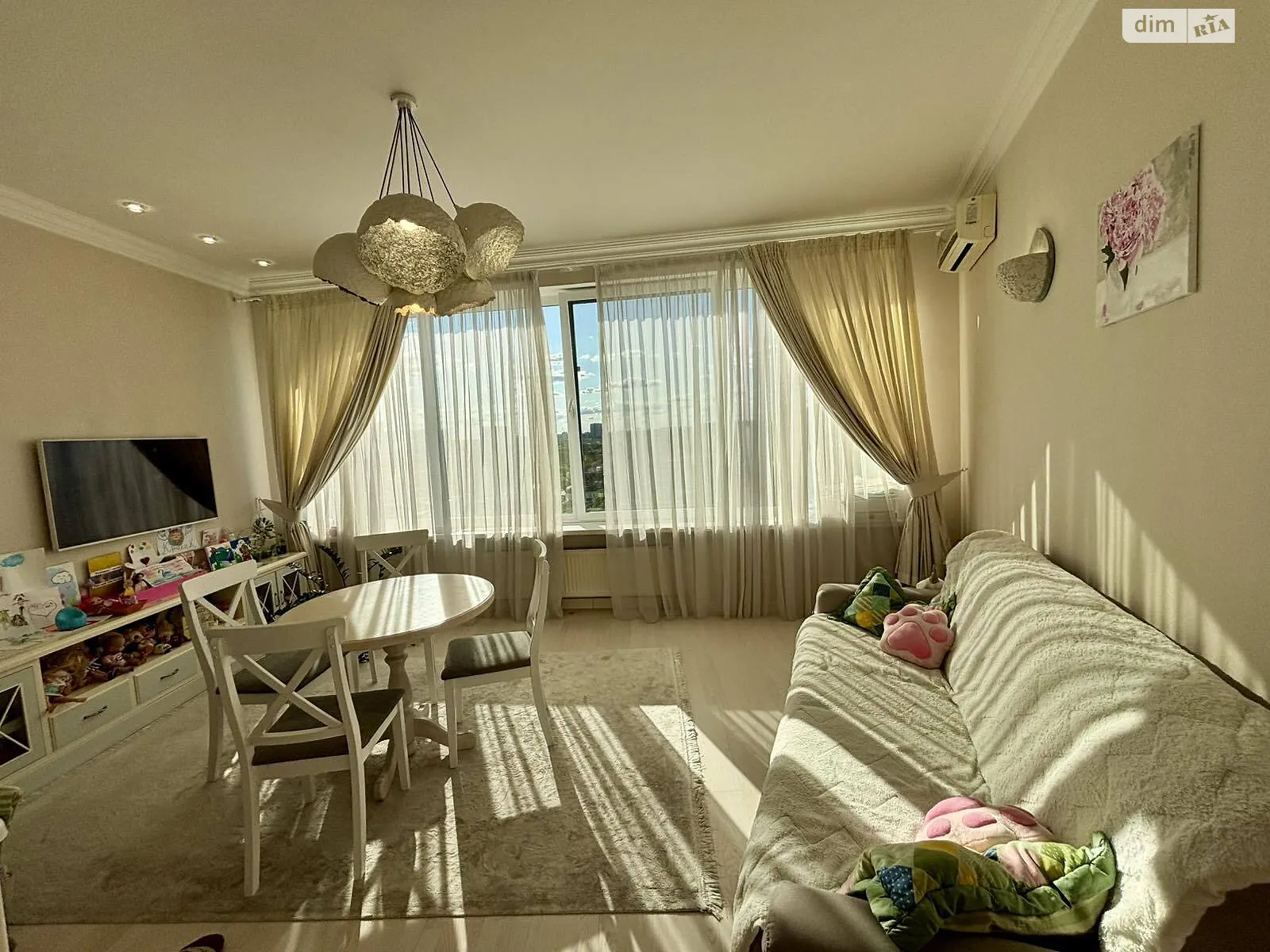 Продається 1-кімнатна квартира 79.6 кв. м у Одесі, вул. Літературна, 1А - фото 1