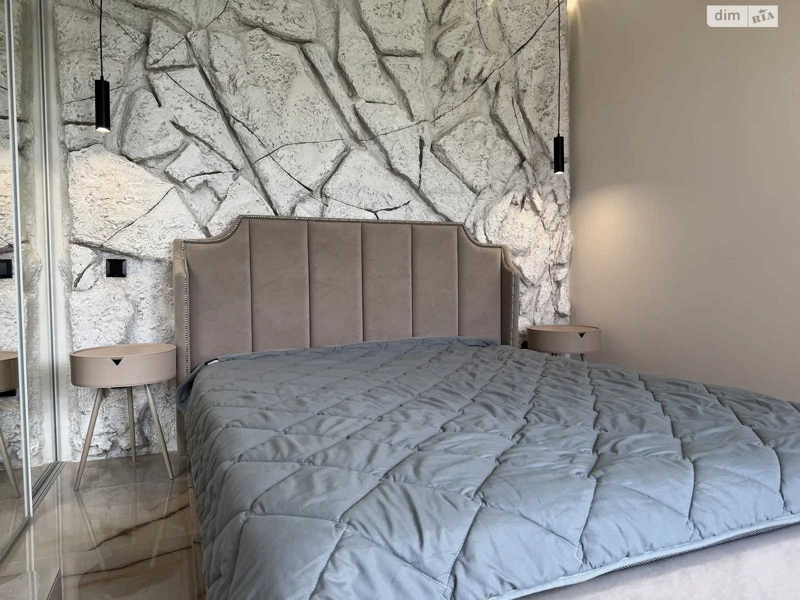 Продается 2-комнатная квартира 67.5 кв. м в Ивано-Франковске, ул. Княгинин, 44 - фото 1