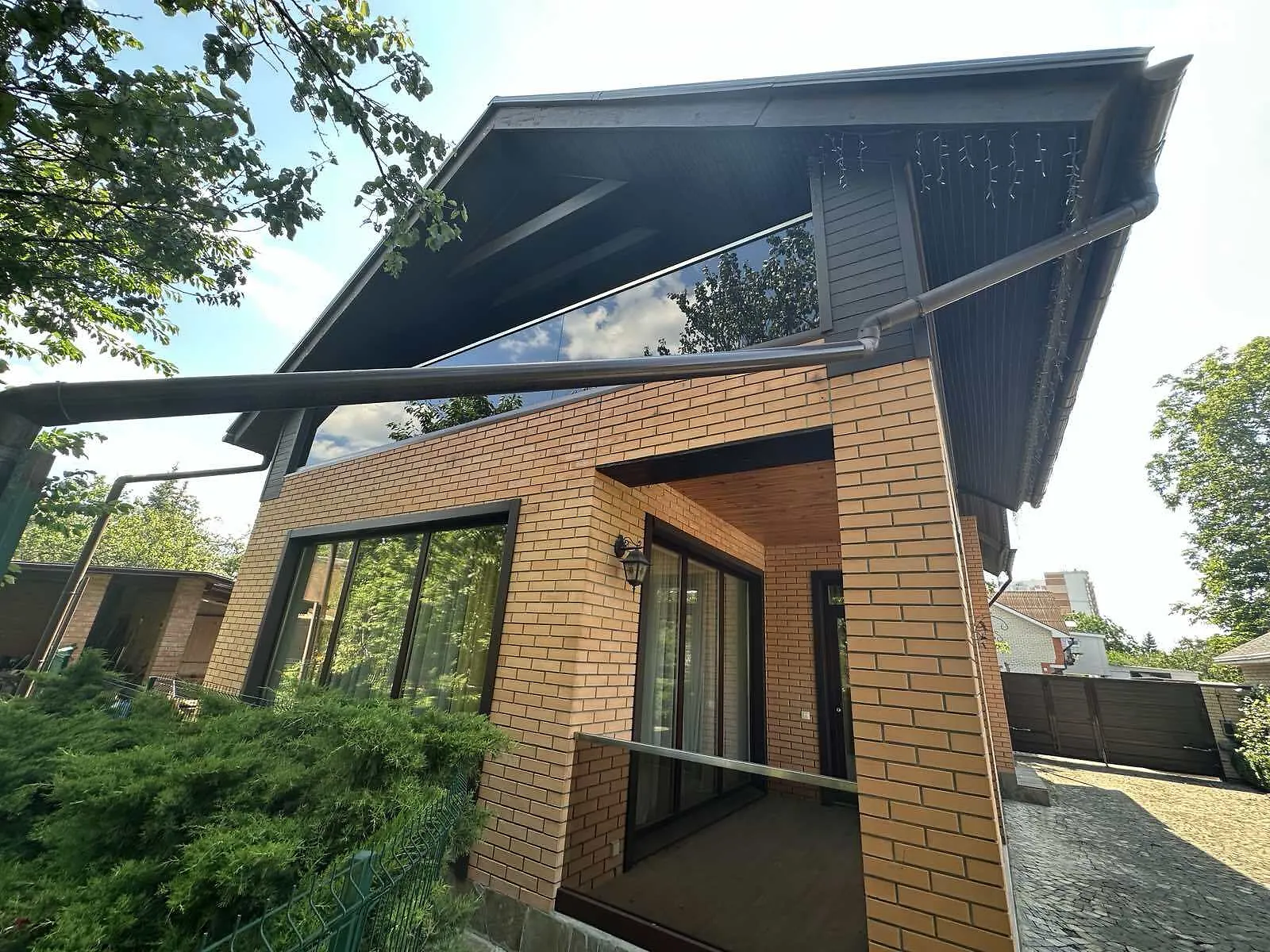 Продается дом на 2 этажа 200 кв. м с мансардой, цена: 450000 $ - фото 1