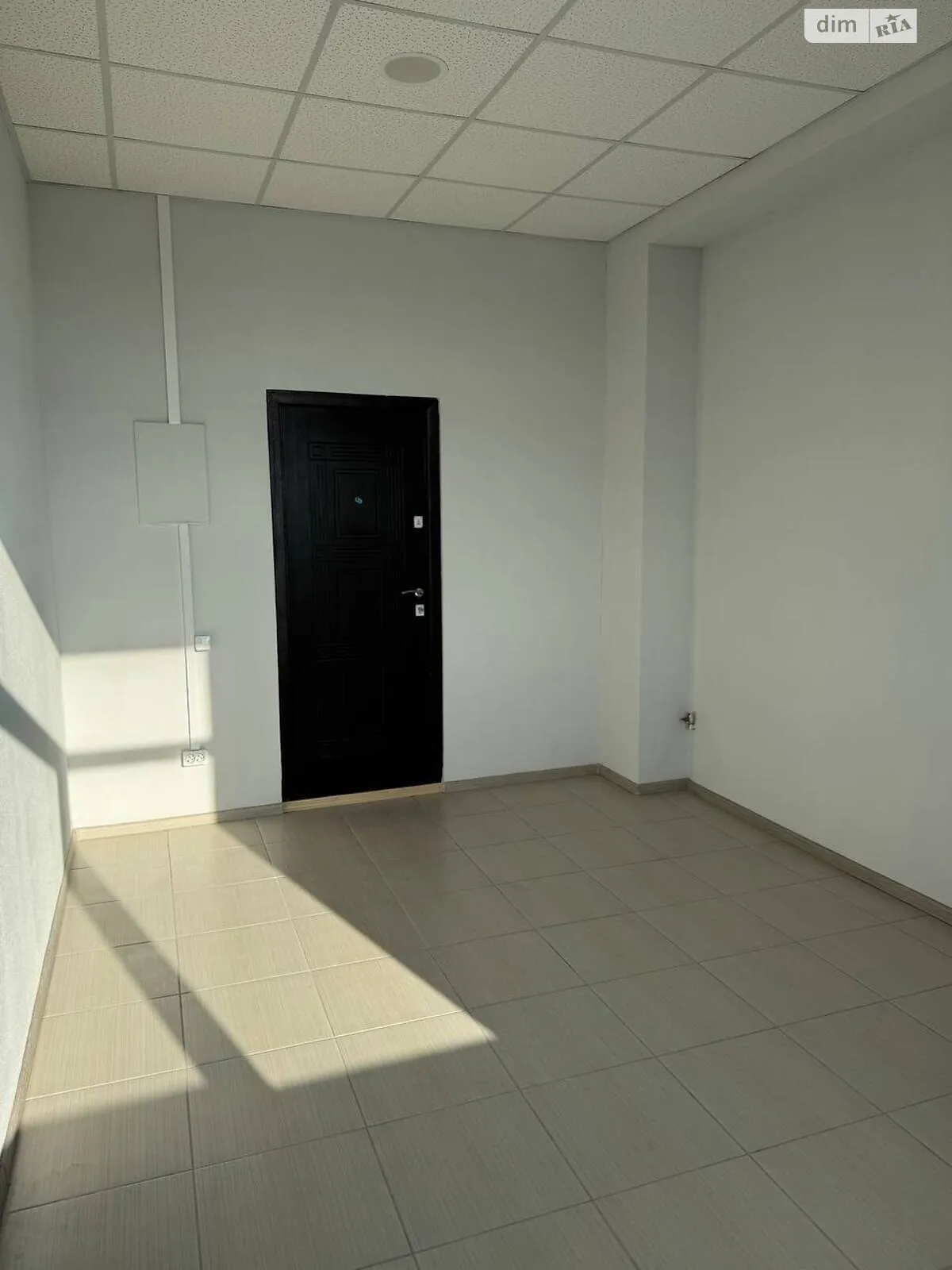 Продається офіс 15 кв. м в бізнес-центрі, цена: 12500 $ - фото 1
