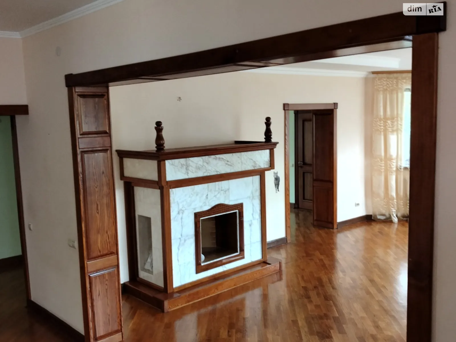 Продается дом на 3 этажа 350 кв. м с бассейном, цена: 260000 $ - фото 1