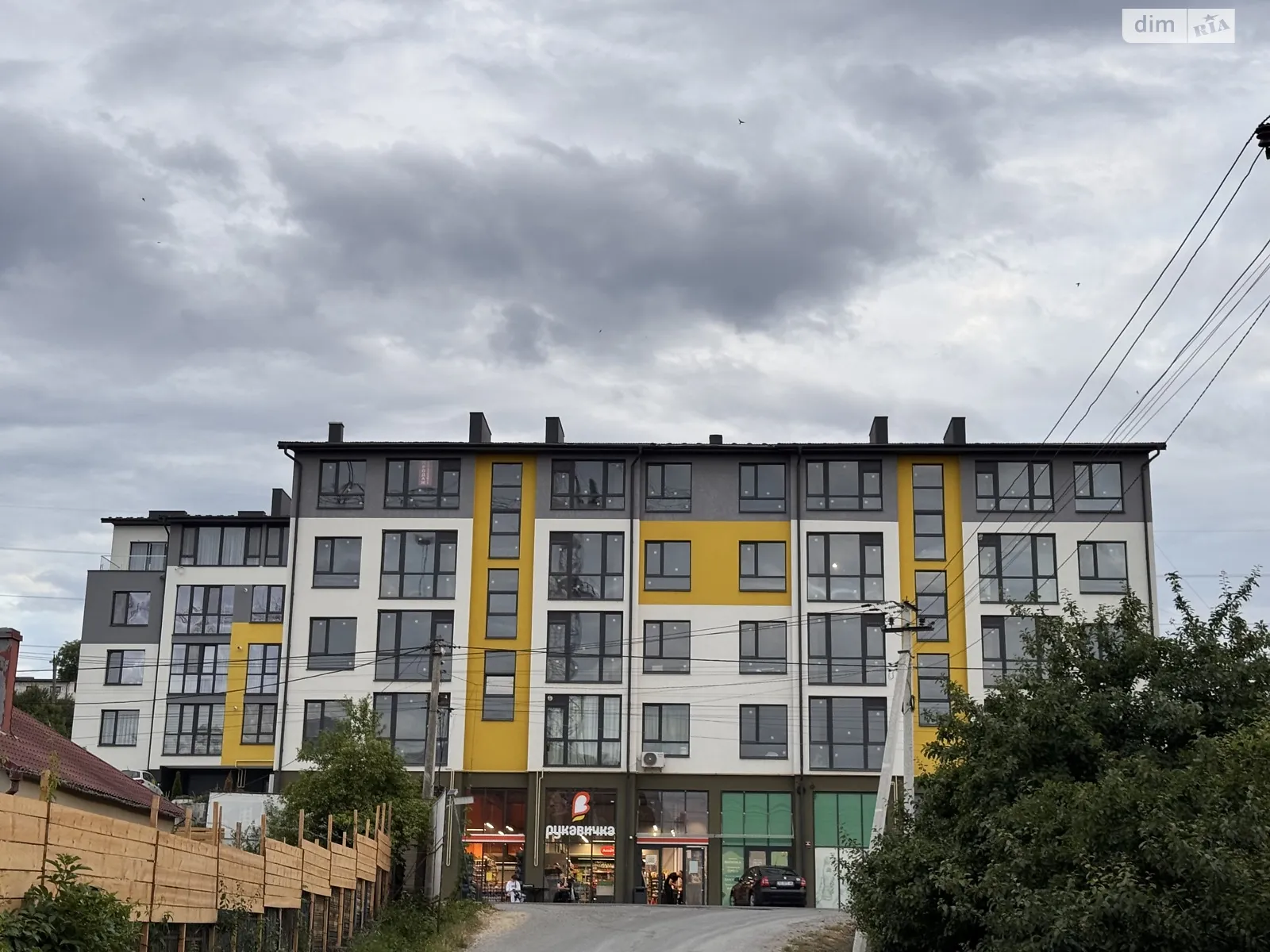 Продается 3-комнатная квартира 93 кв. м в Петрикове, ул. Шептицкого, 100 - фото 1