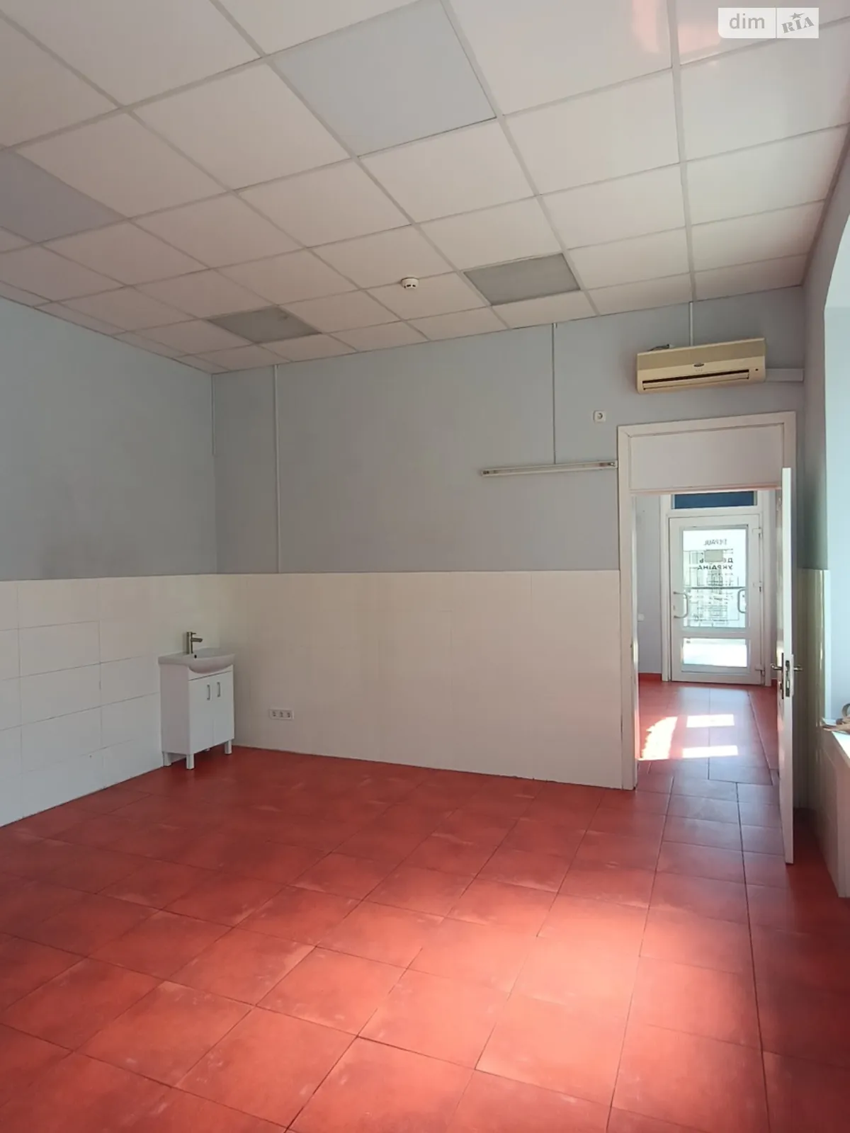 Здається в оренду офіс 100 кв. м в бізнес-центрі, цена: 1000 $ - фото 1