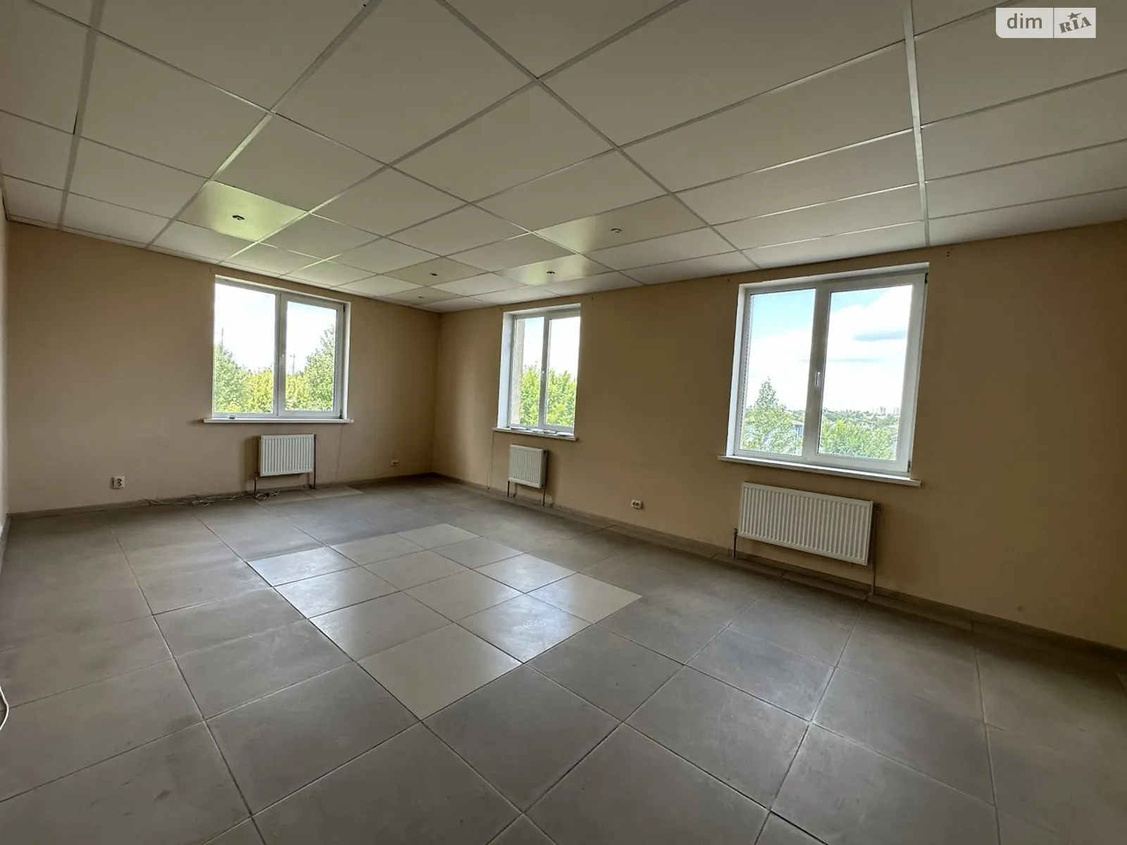 Сдается в аренду офис 260 кв. м в бизнес-центре, цена: 1480 $ - фото 1