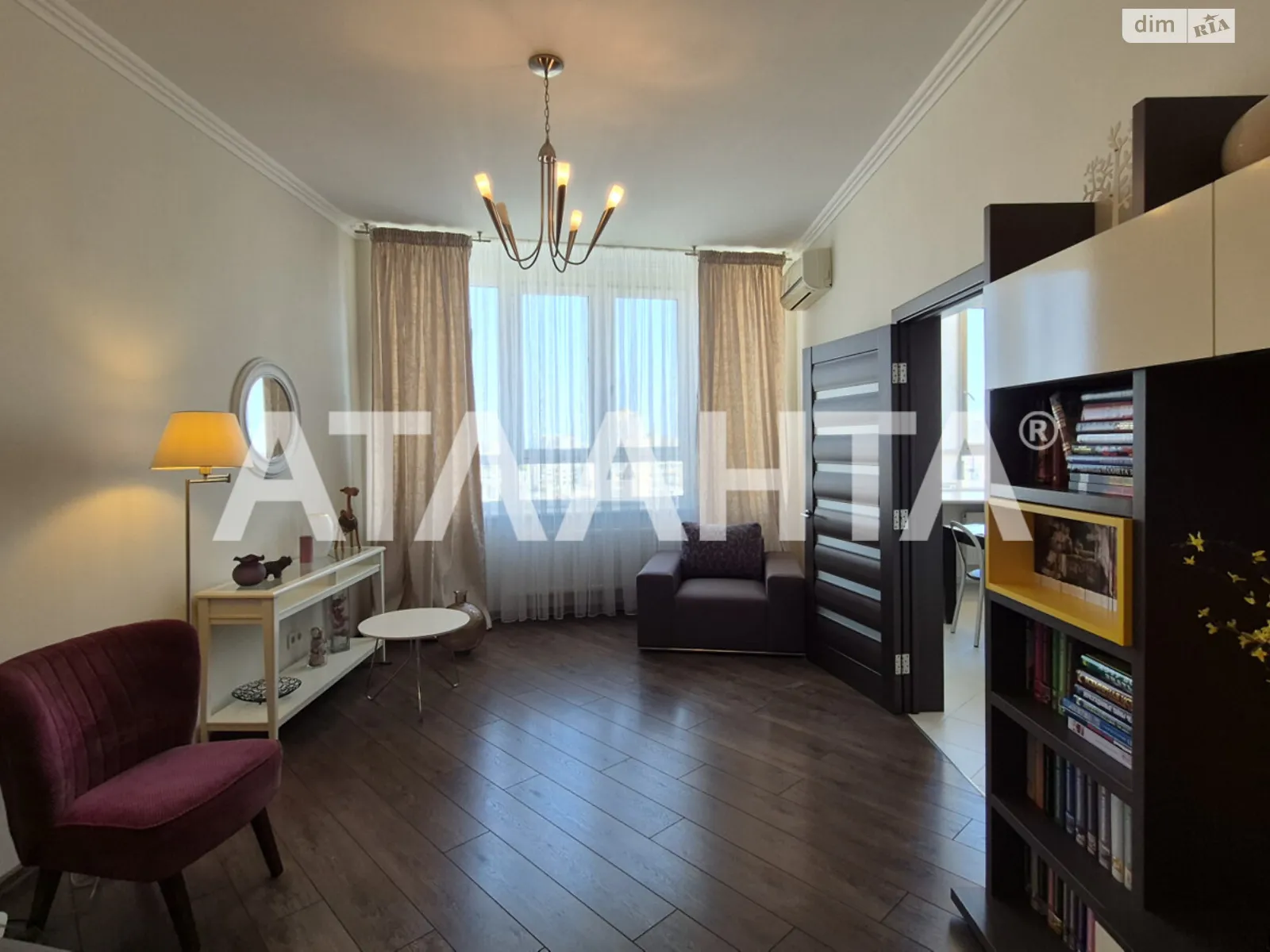 Продается 3-комнатная квартира 106.7 кв. м в Одессе, ул. Армейская, 11/5 - фото 1