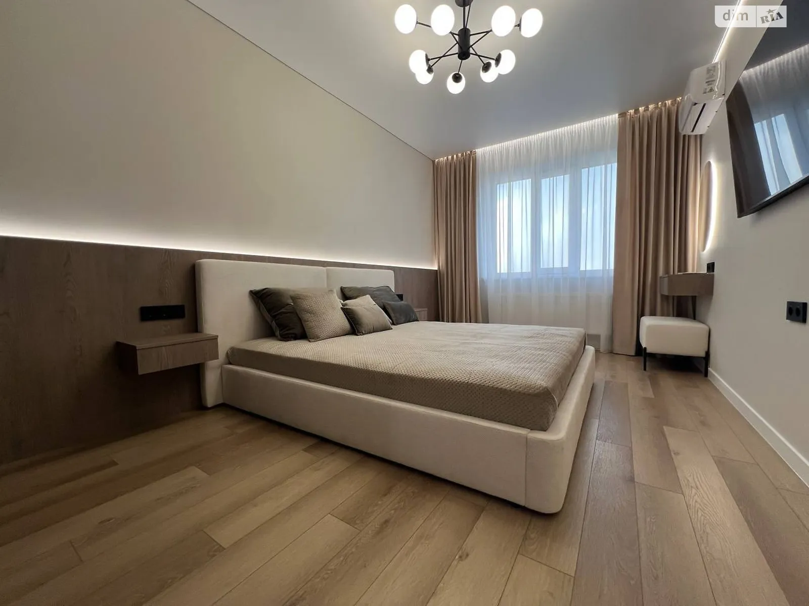 Продається 2-кімнатна квартира 67 кв. м у Івано-Франківську, вул. Височана Семена, 18 - фото 1