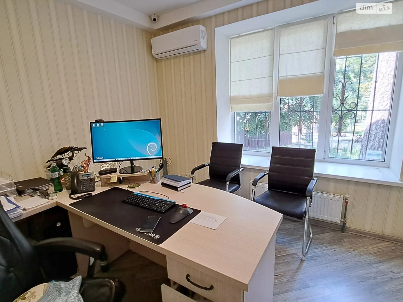 Продается офис 35.7 кв. м в бизнес-центре, цена: 54500 $ - фото 1