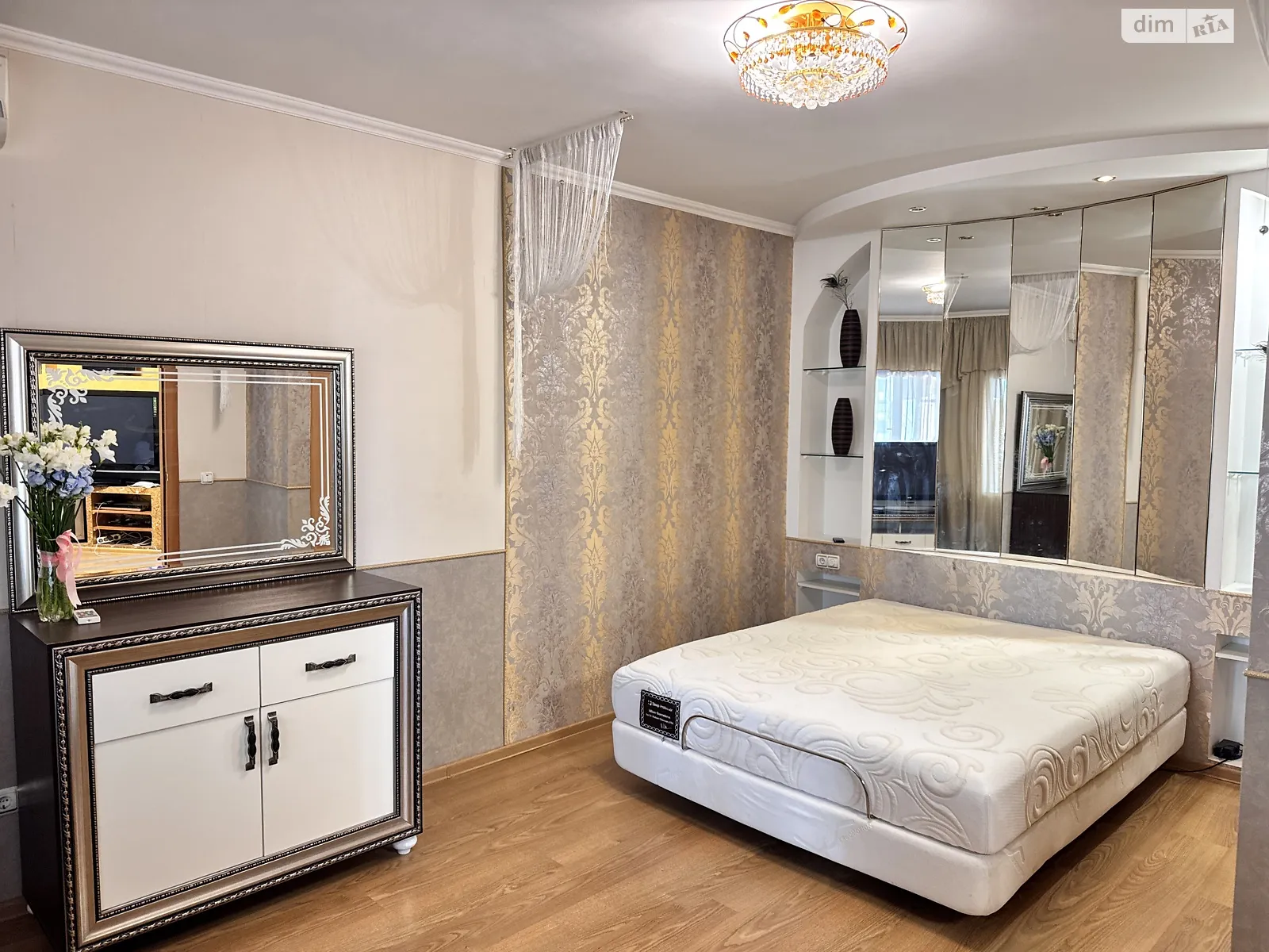 Продается 3-комнатная квартира 79 кв. м в Киеве, ул. Срибнокильская, 8 - фото 1