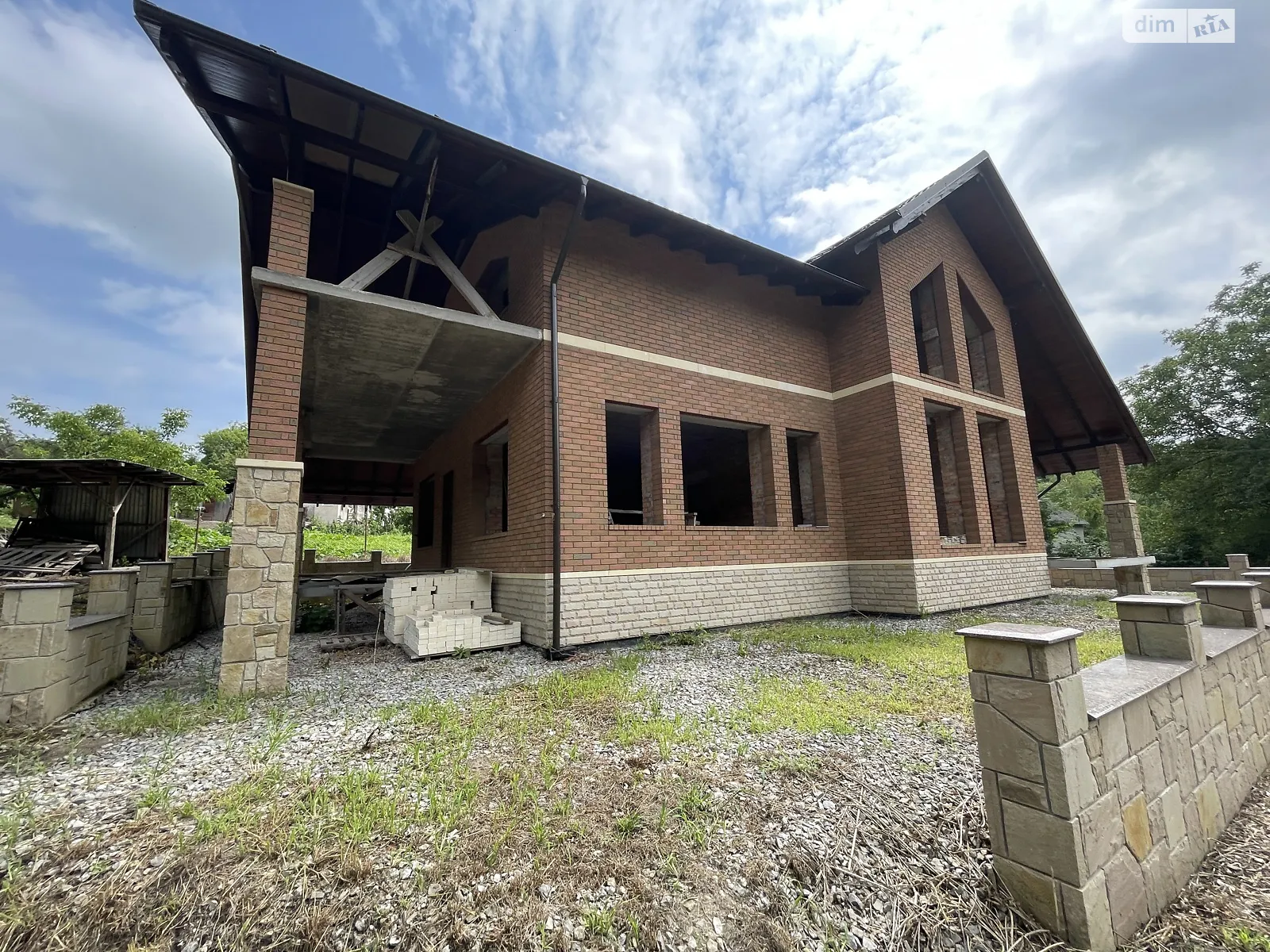 Продается дом на 2 этажа 270 кв. м с камином, цена: 233000 $ - фото 1