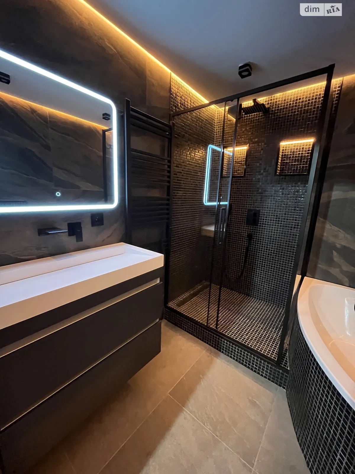 Продается 2-комнатная квартира 65 кв. м в Виннице, ул. Василия Порика - фото 1