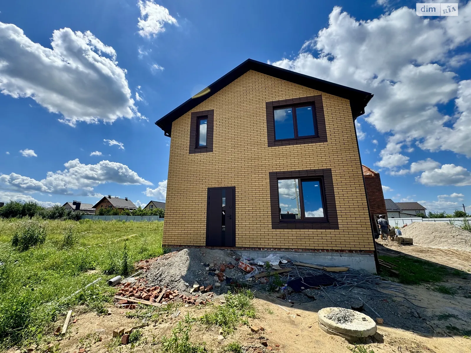 Продается дом на 2 этажа 108 кв. м с гаражом, цена: 98000 $ - фото 1