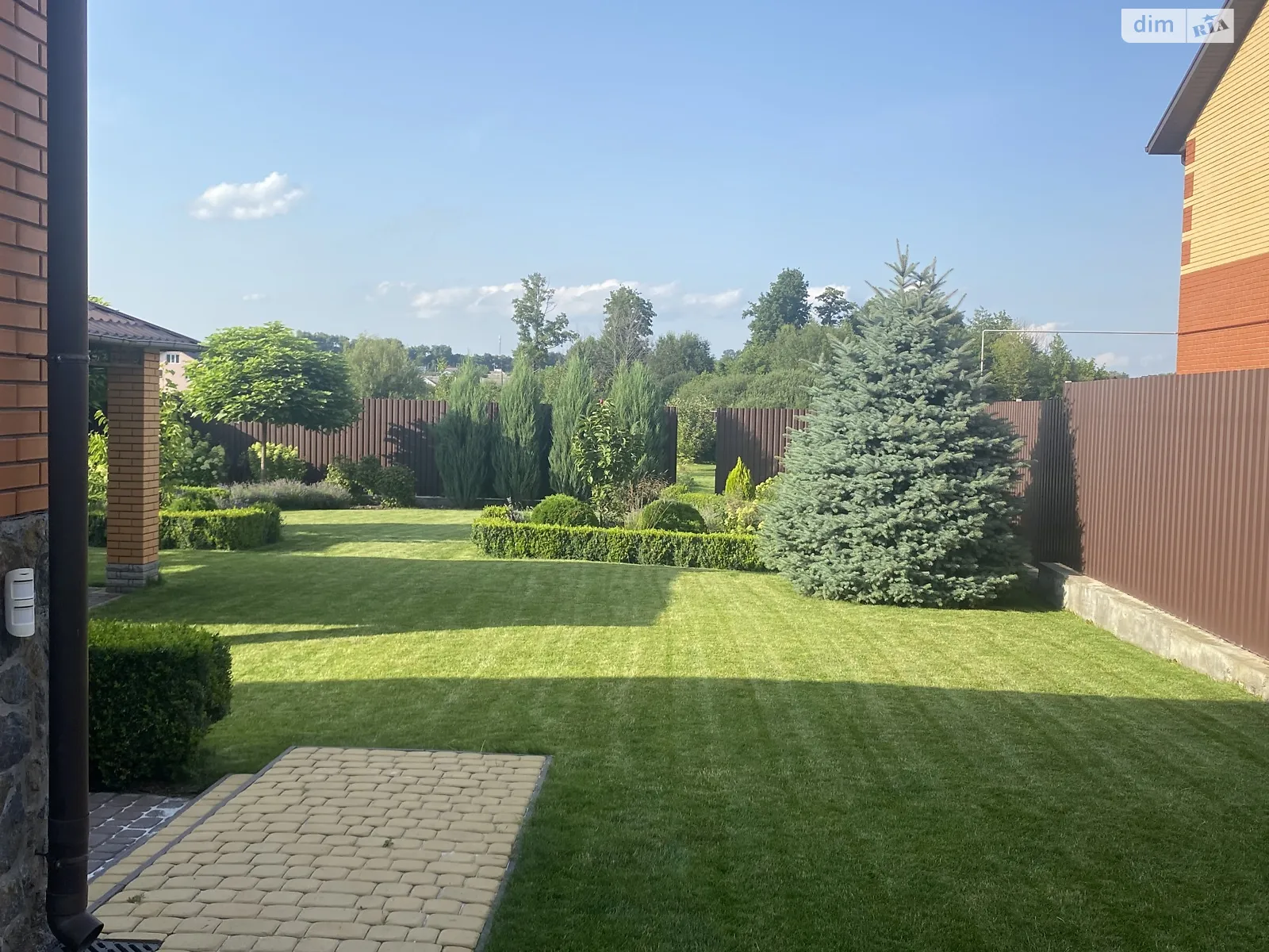 Продается дом на 2 этажа 200 кв. м с подвалом, цена: 290000 $ - фото 1