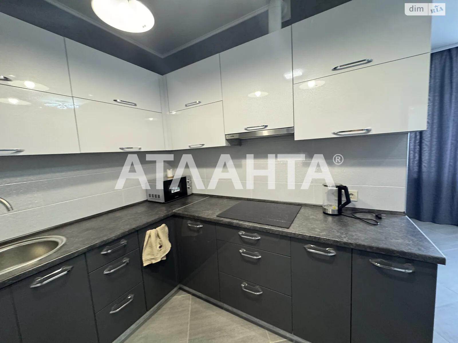 Продается 1-комнатная квартира 48 кв. м в Одессе, ул. Валерия Самофалова, 16А/1 - фото 1