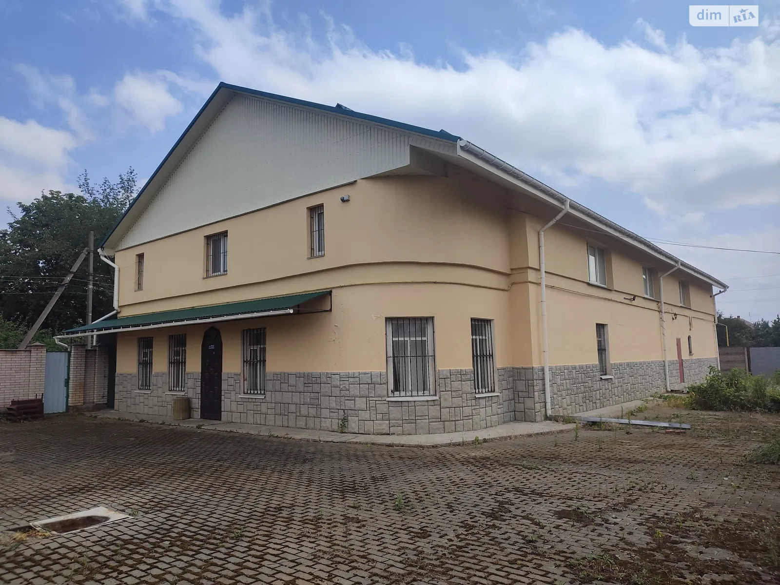 Продается объект сферы услуг 615 кв. м в 2-этажном здании, цена: 300000 $ - фото 1