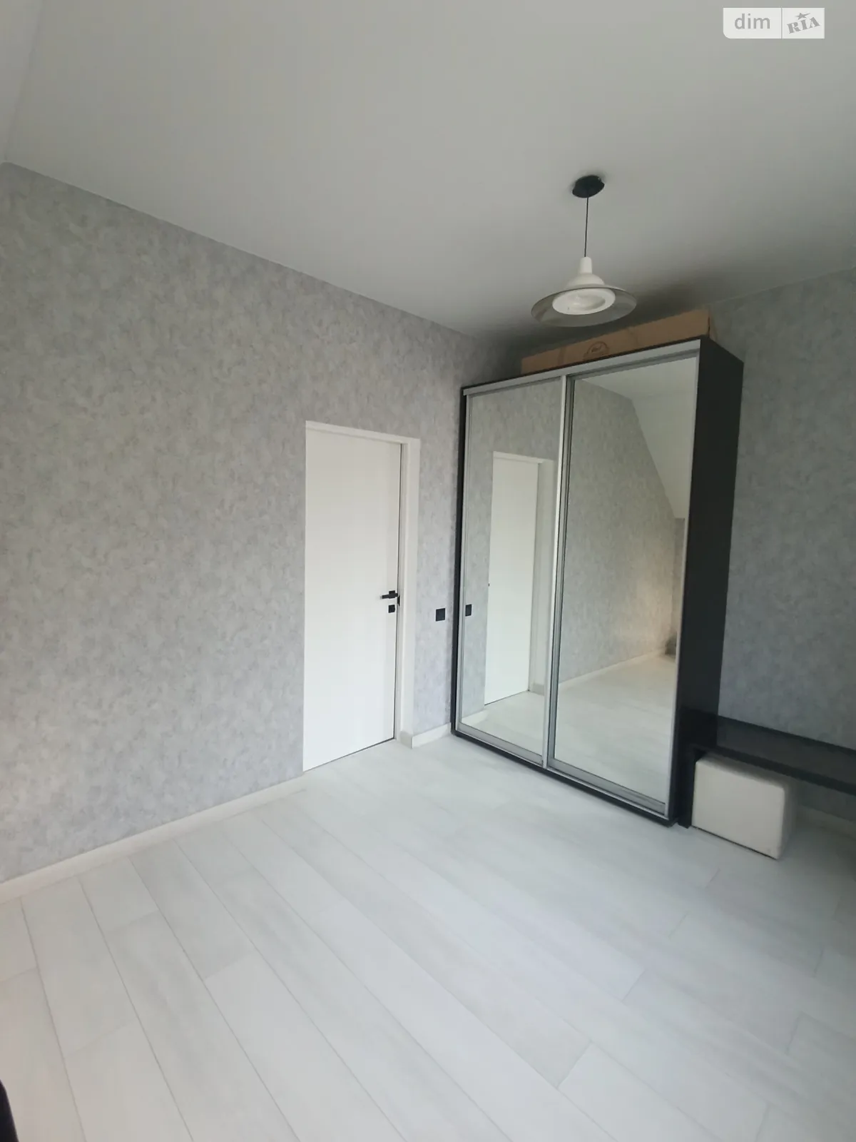 Продается дом на 2 этажа 165 кв. м с садом, цена: 165000 $ - фото 1