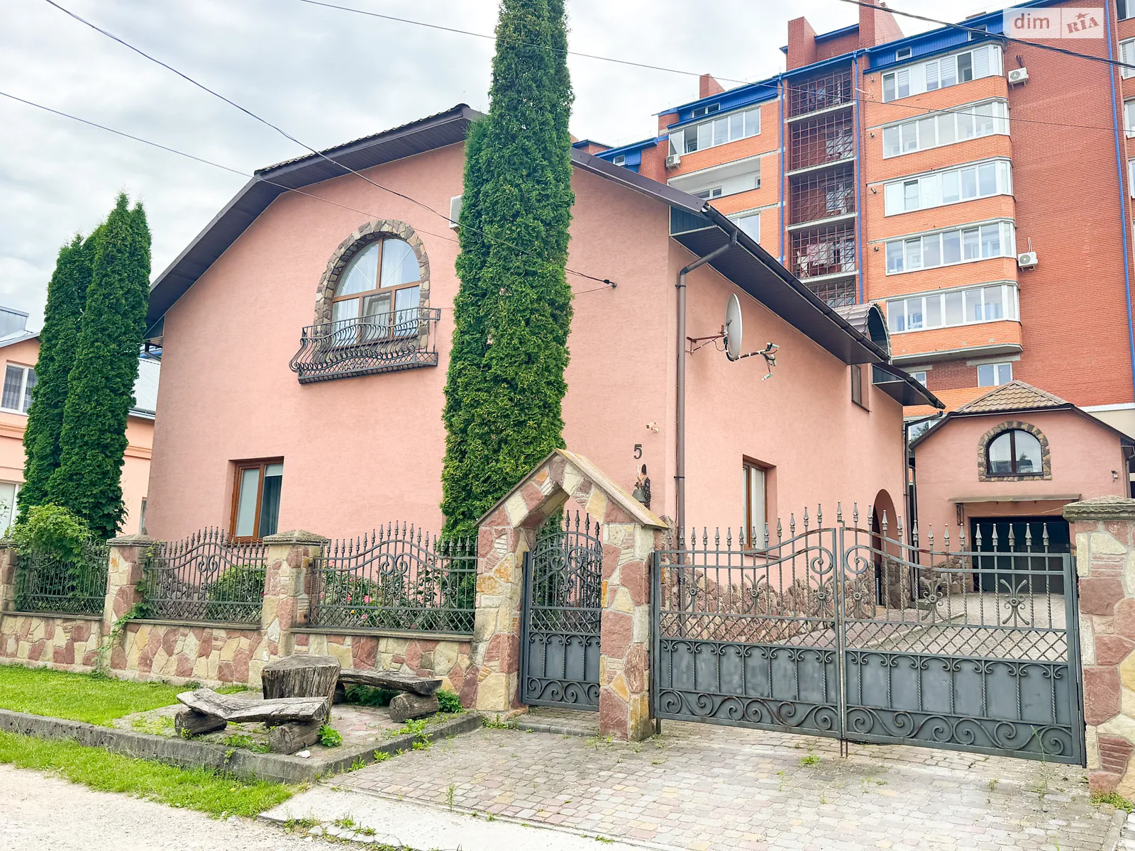 Продается дом на 2 этажа 202 кв. м с бассейном, цена: 246000 $ - фото 1