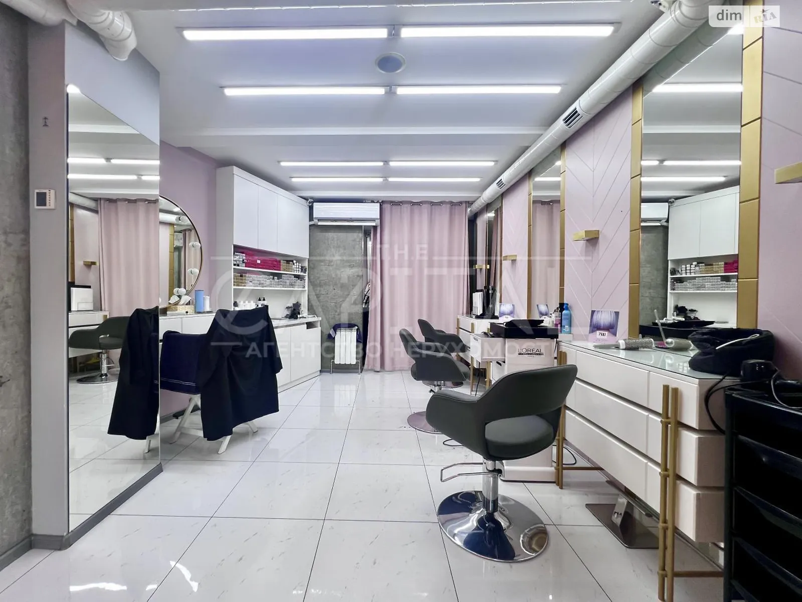 Сдается в аренду офис 100 кв. м в бизнес-центре, цена: 1500 $ - фото 1