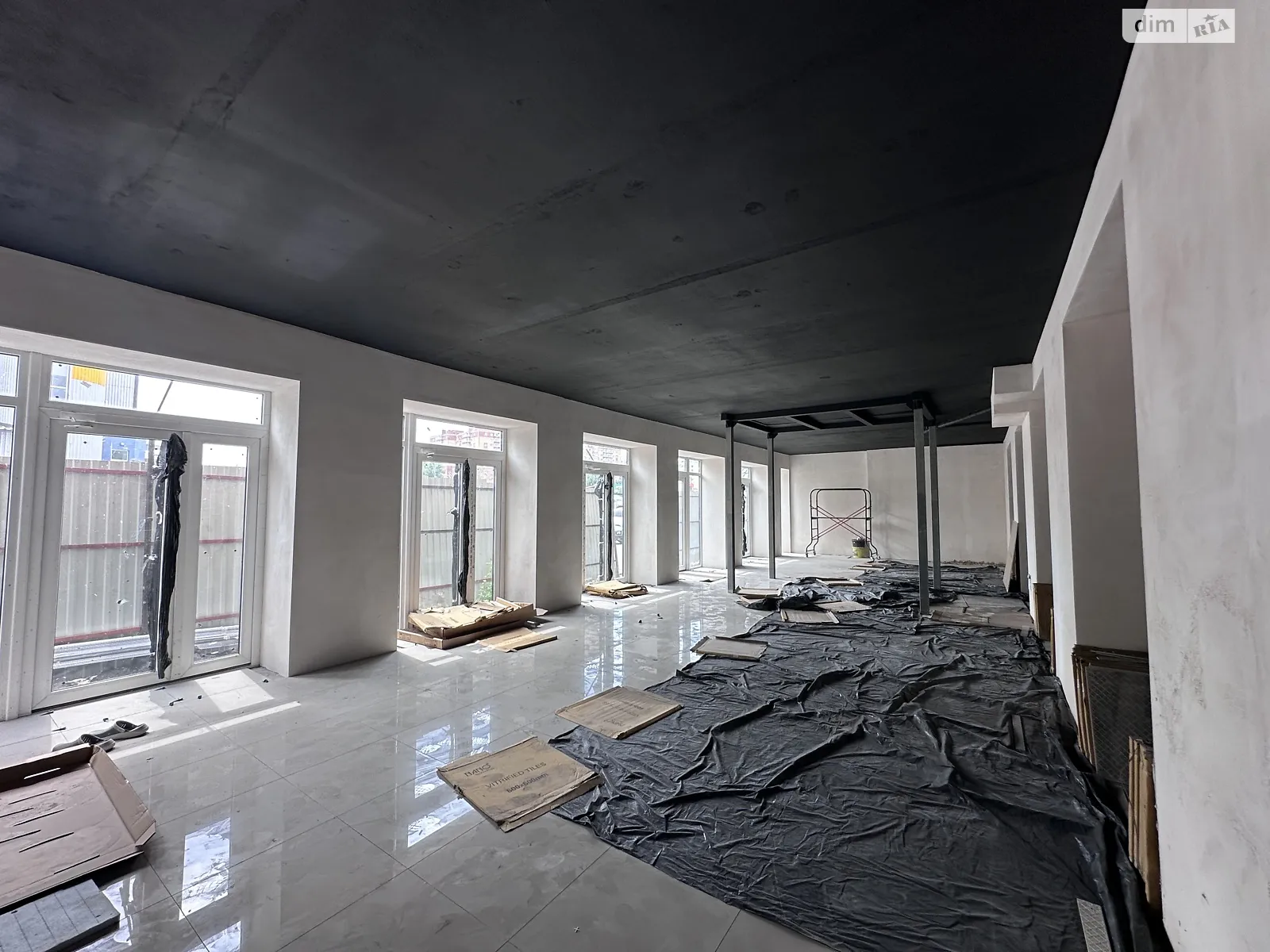 Сдается в аренду помещения свободного назначения 220 кв. м в 3-этажном здании, цена: 2200 $ - фото 1