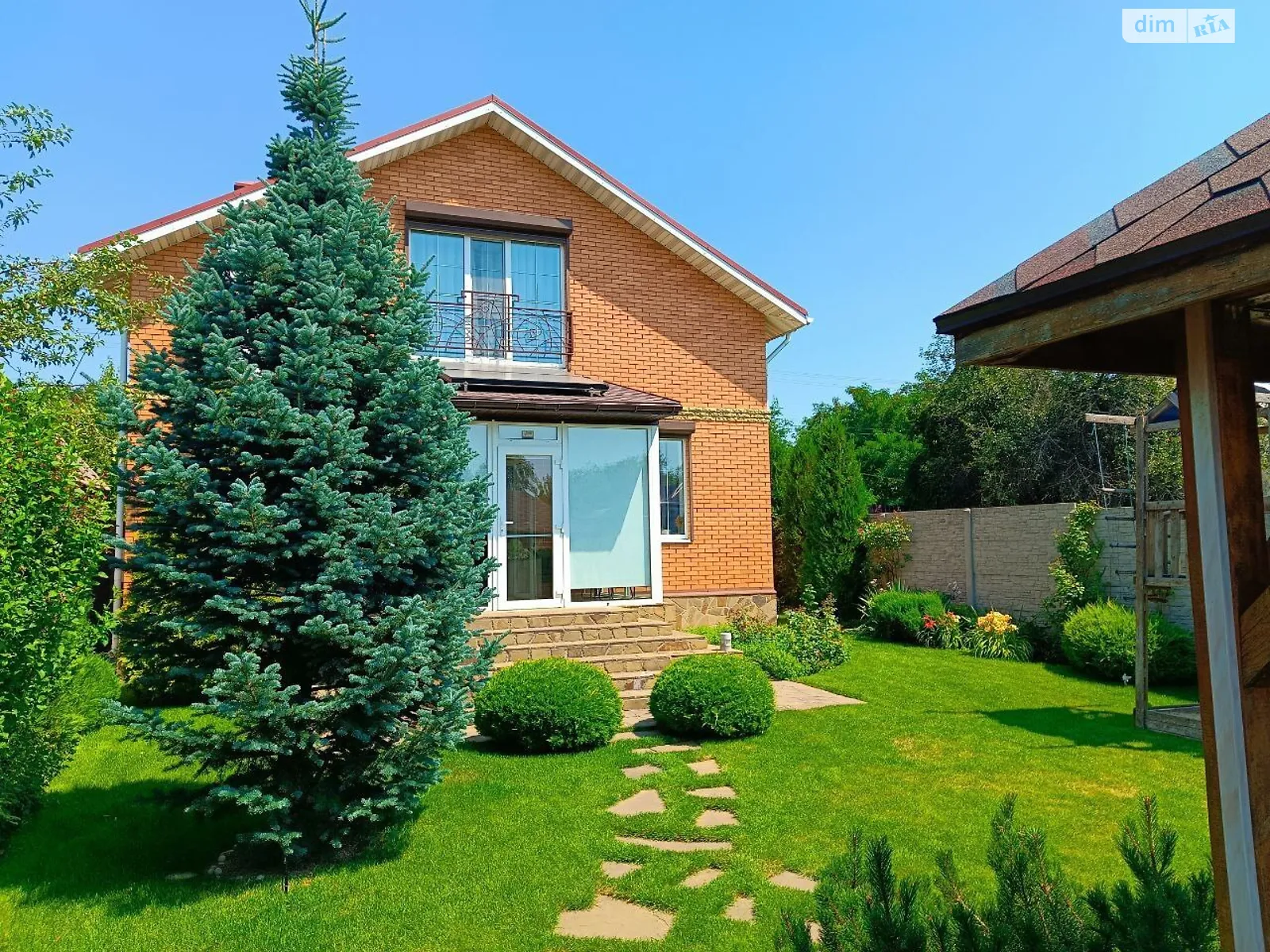 Продается дом на 2 этажа 200 кв. м с подвалом, цена: 270000 $ - фото 1