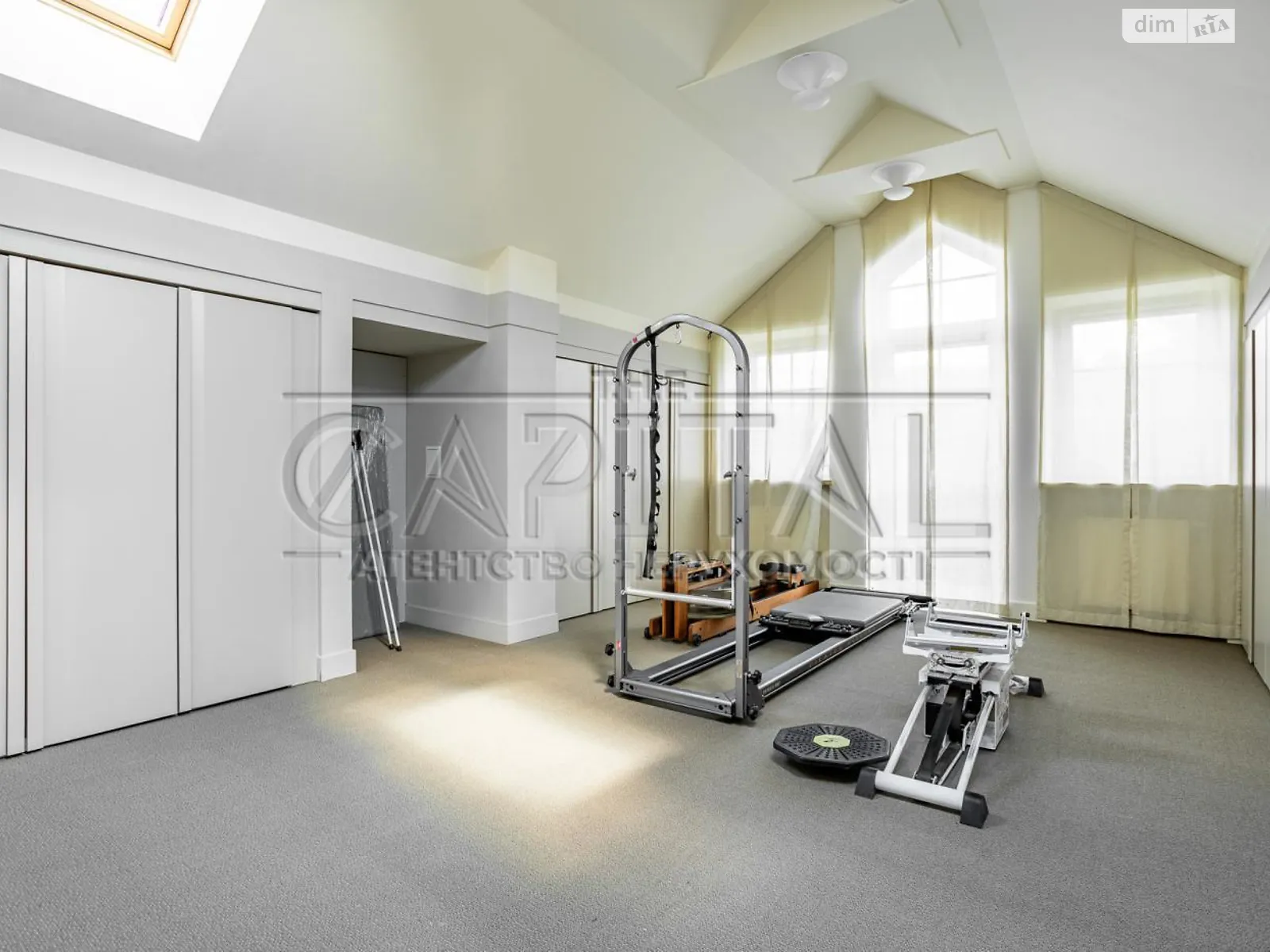 Сдается в аренду дом на 2 этажа 520 кв. м с бассейном, цена: 6000 $ - фото 1