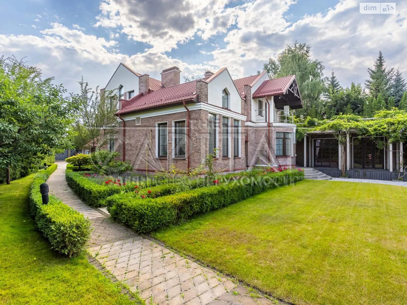 Сдается в аренду дом на 2 этажа 520 кв. м с мебелью, цена: 6000 $ - фото 1