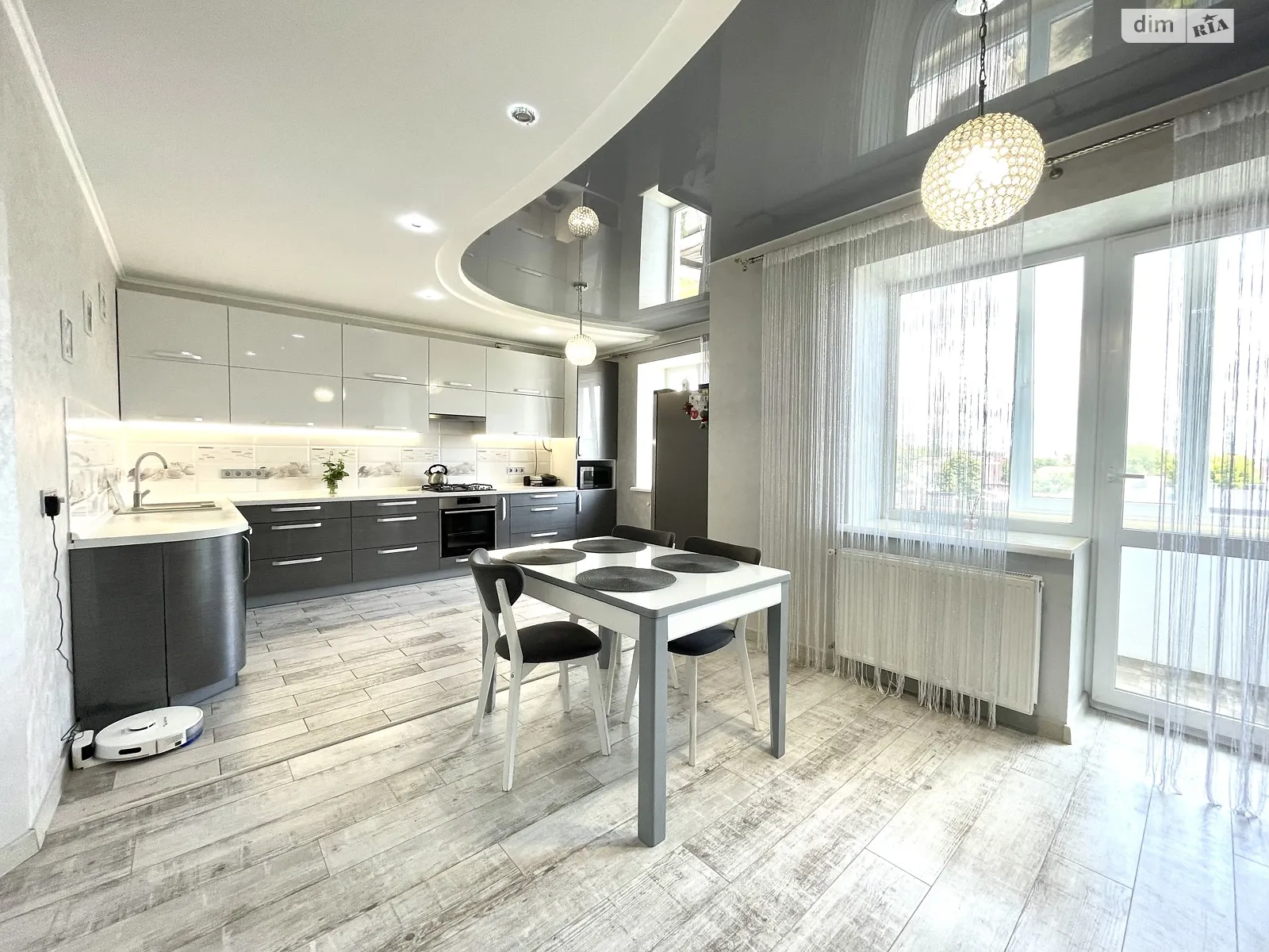 Продается 3-комнатная квартира 84.6 кв. м в Ровно, ул. Дворецкая, 46 - фото 1