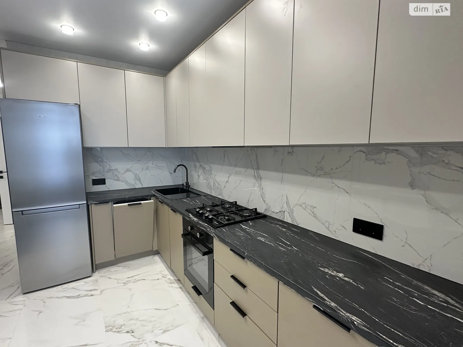 Продается 2-комнатная квартира 75 кв. м в Хмельницком, ул. Степана Бандеры, 30А - фото 1