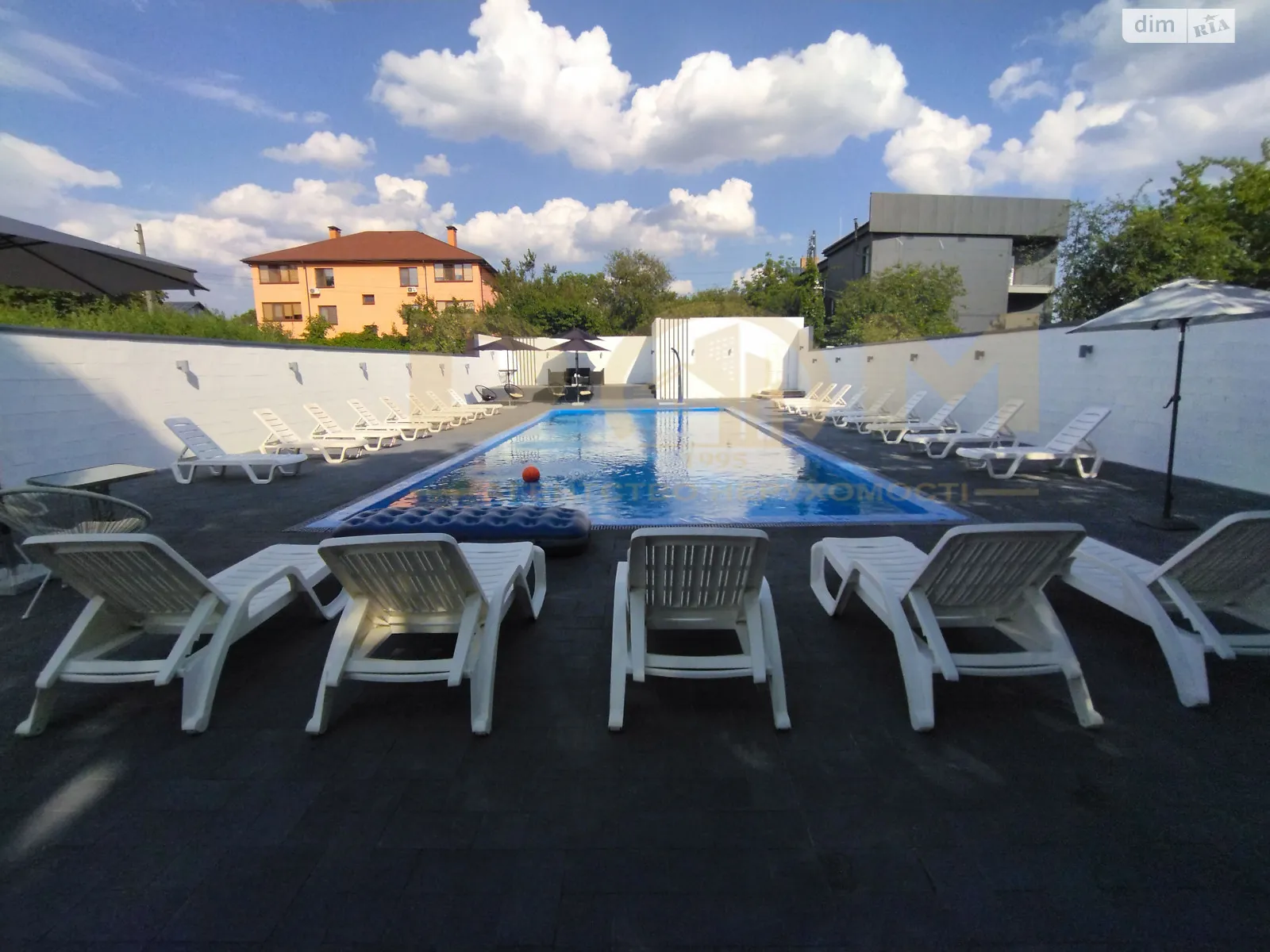 Продается дом на 2 этажа 110 кв. м с гаражом, цена: 160000 $ - фото 1