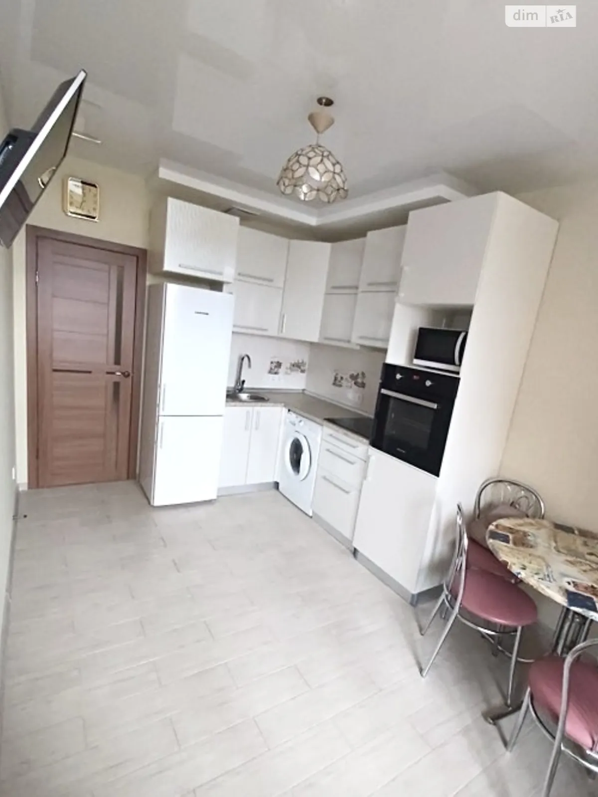 Сдается в аренду 1-комнатная квартира 42 кв. м в Одессе, ул. Жаботинского, 55/6 - фото 1