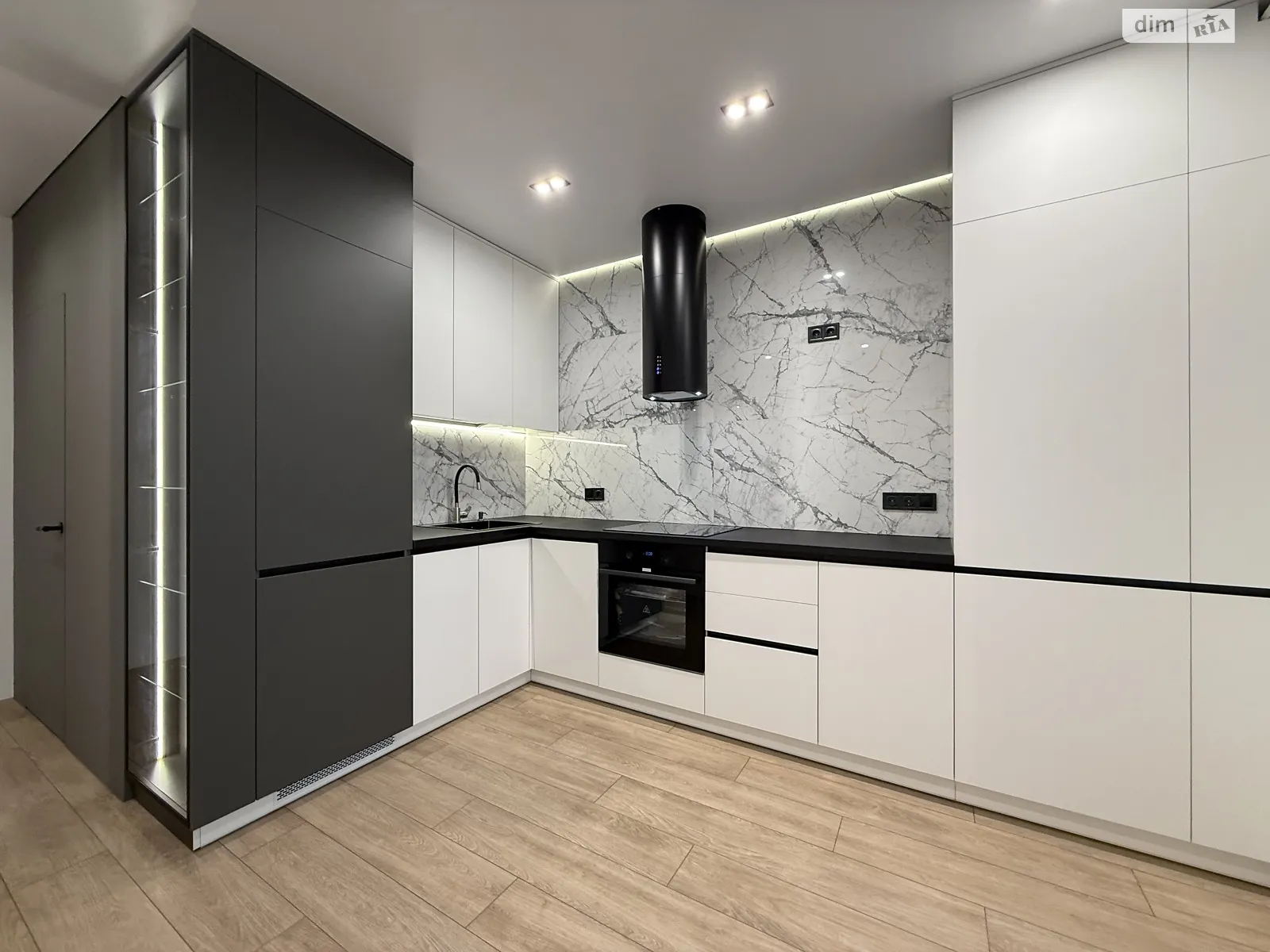 Продається 2-кімнатна квартира 62 кв. м у Рівному, вул. Студентська, 24А - фото 1