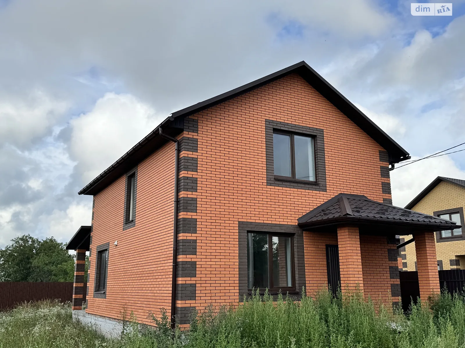 Продается дом на 2 этажа 125 кв. м с камином, цена: 90000 $ - фото 1