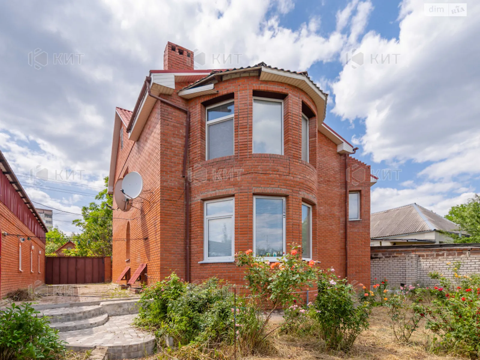 Продается дом на 2 этажа 255 кв. м с террасой, цена: 120000 $ - фото 1